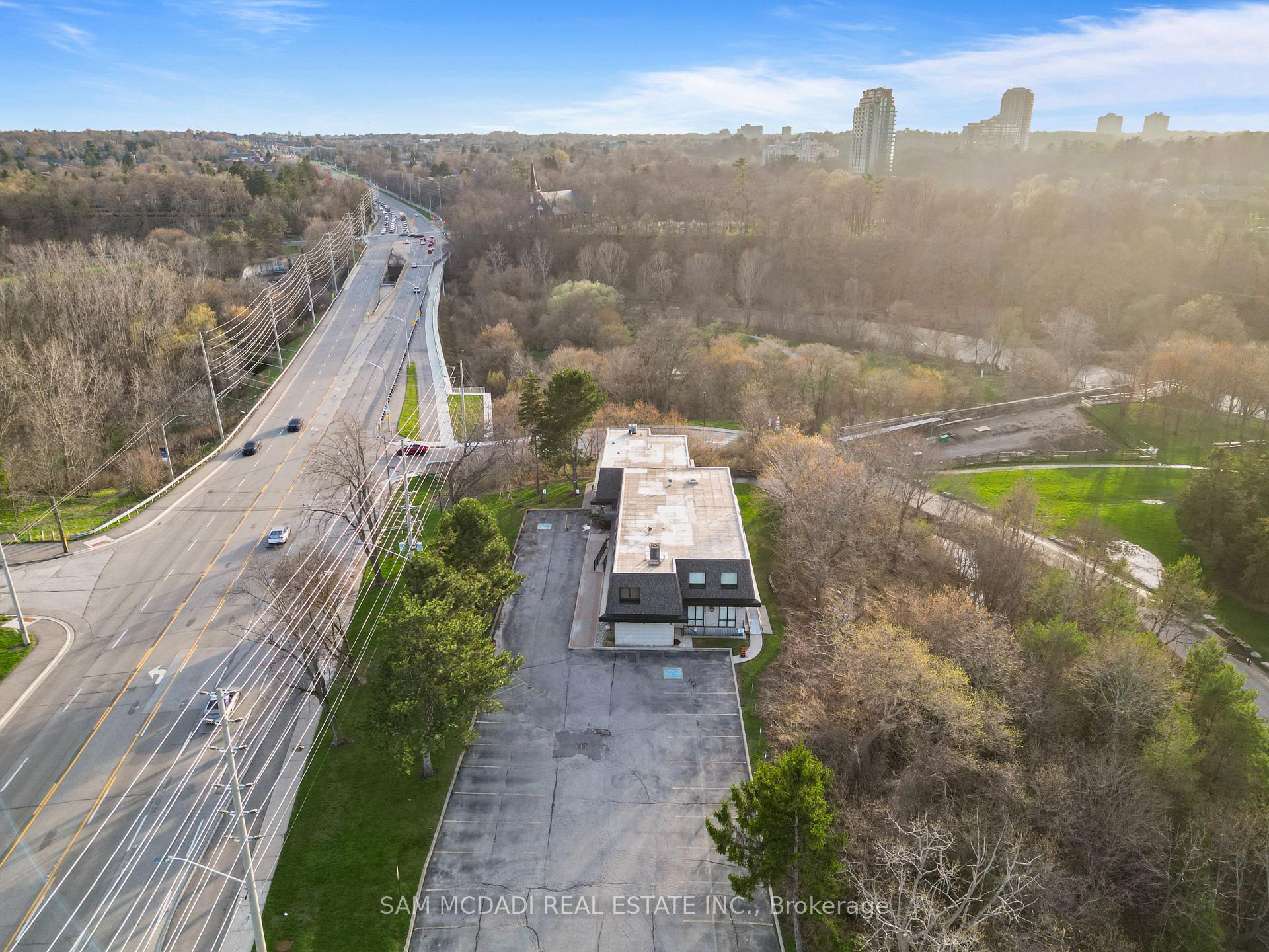 1645 Dundas Street W