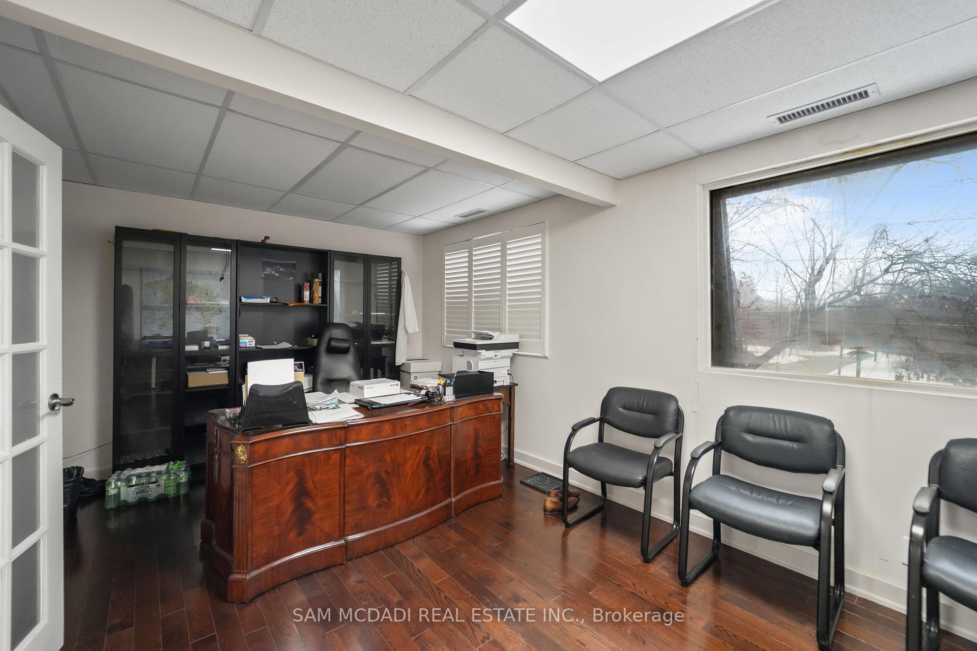 1645 Dundas Street W