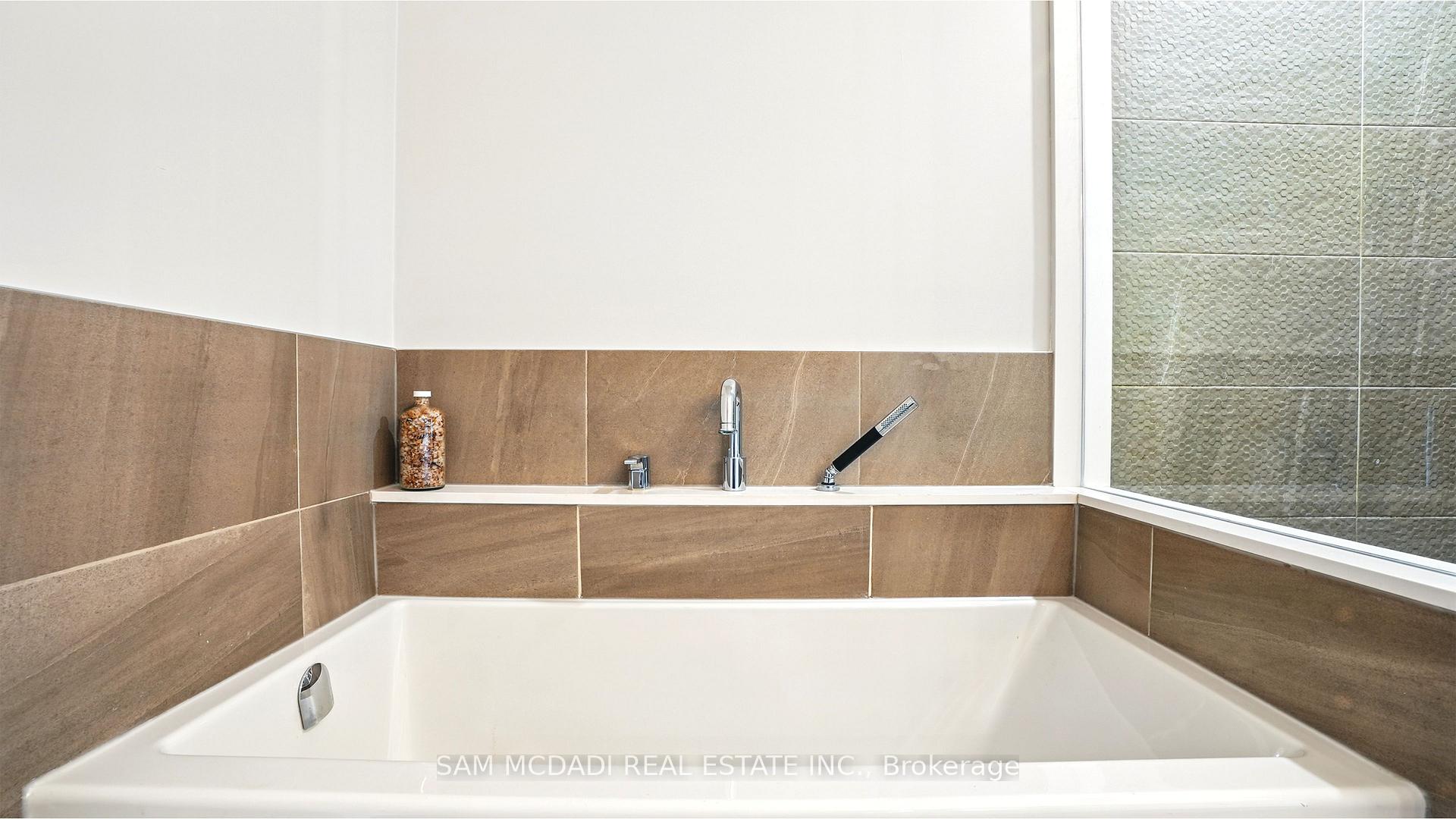 1575 Lakeshore Road W 415