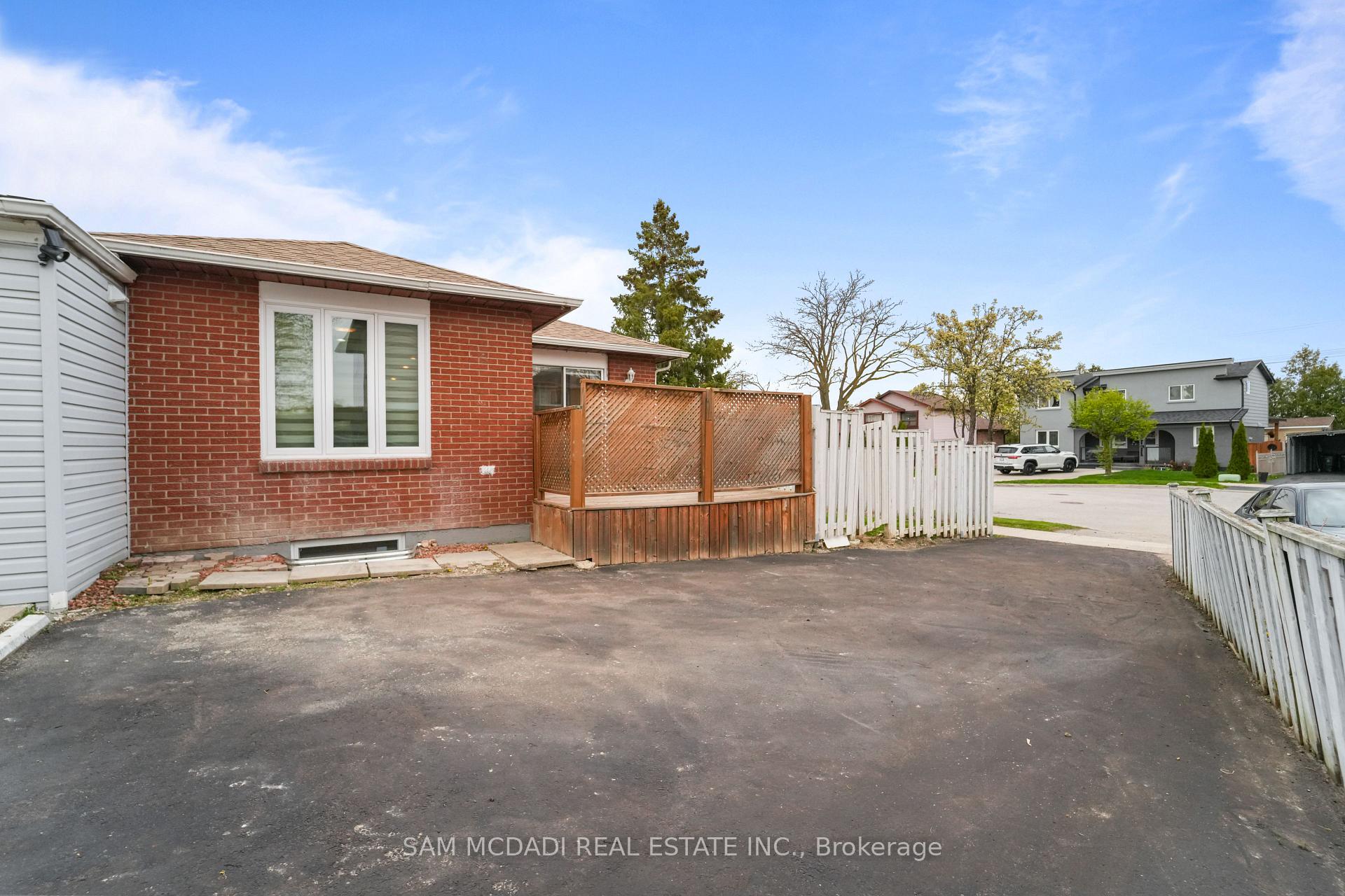 19 Shalom Crescent