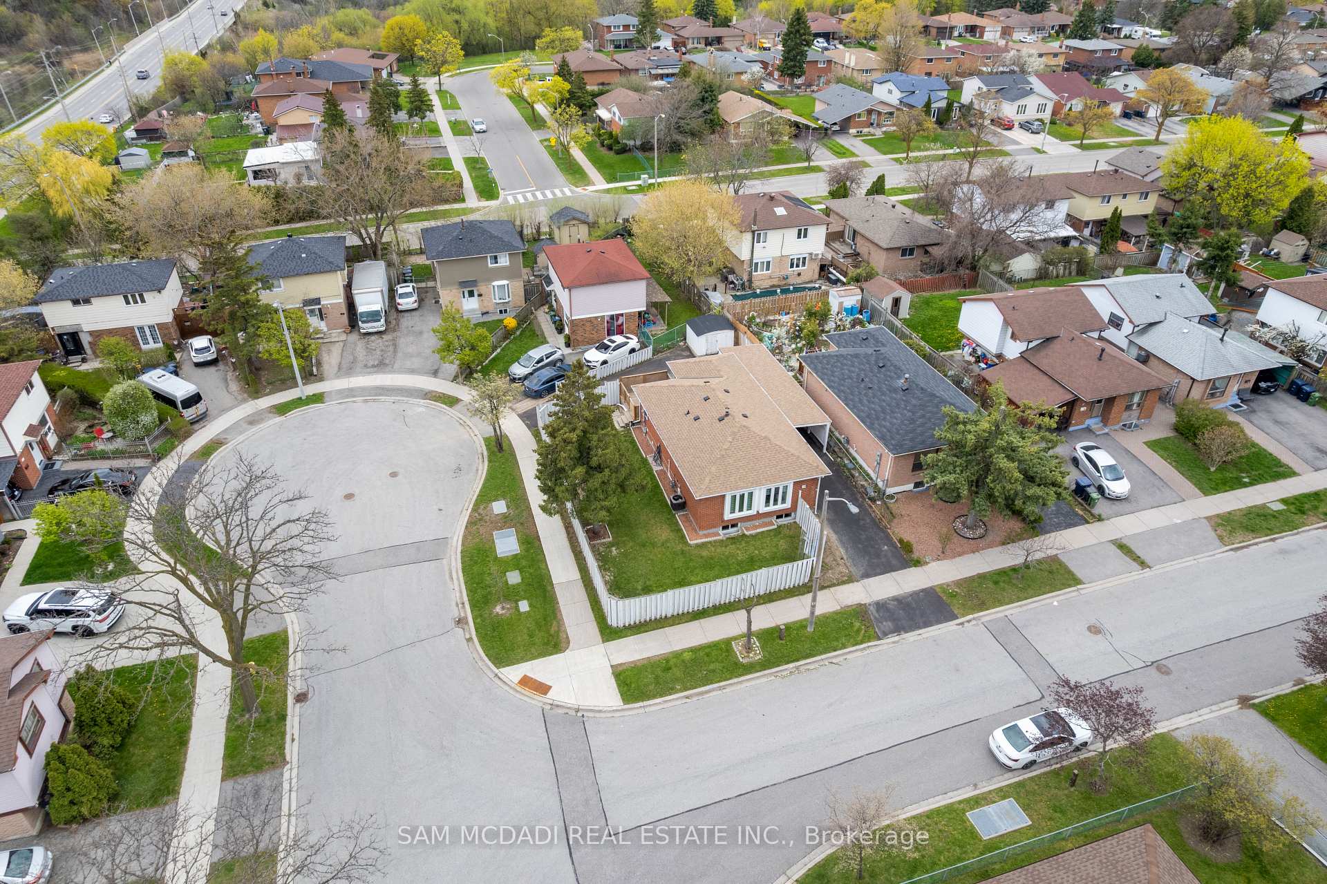 19 Shalom Crescent