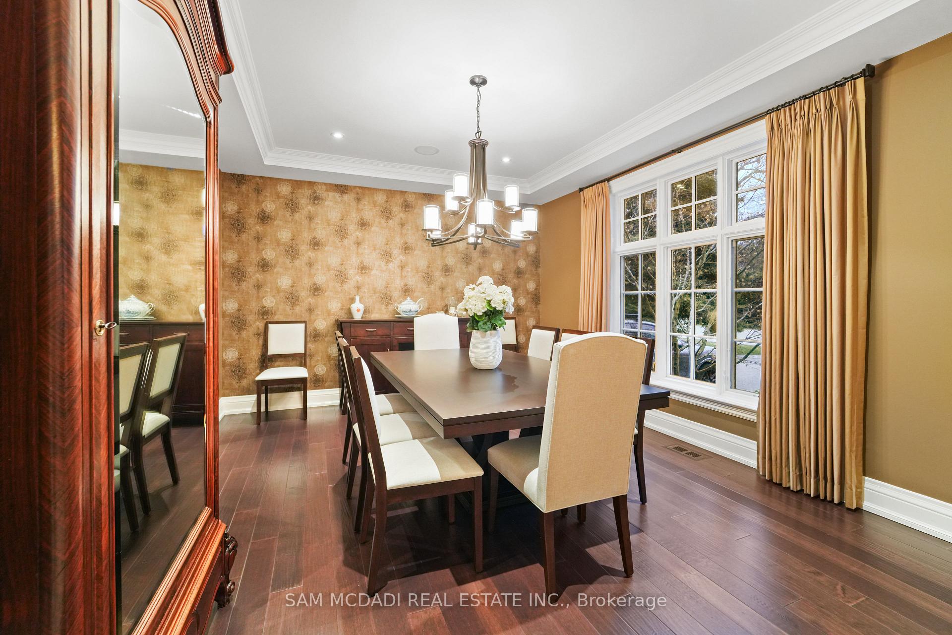 1286 Woodeden Drive