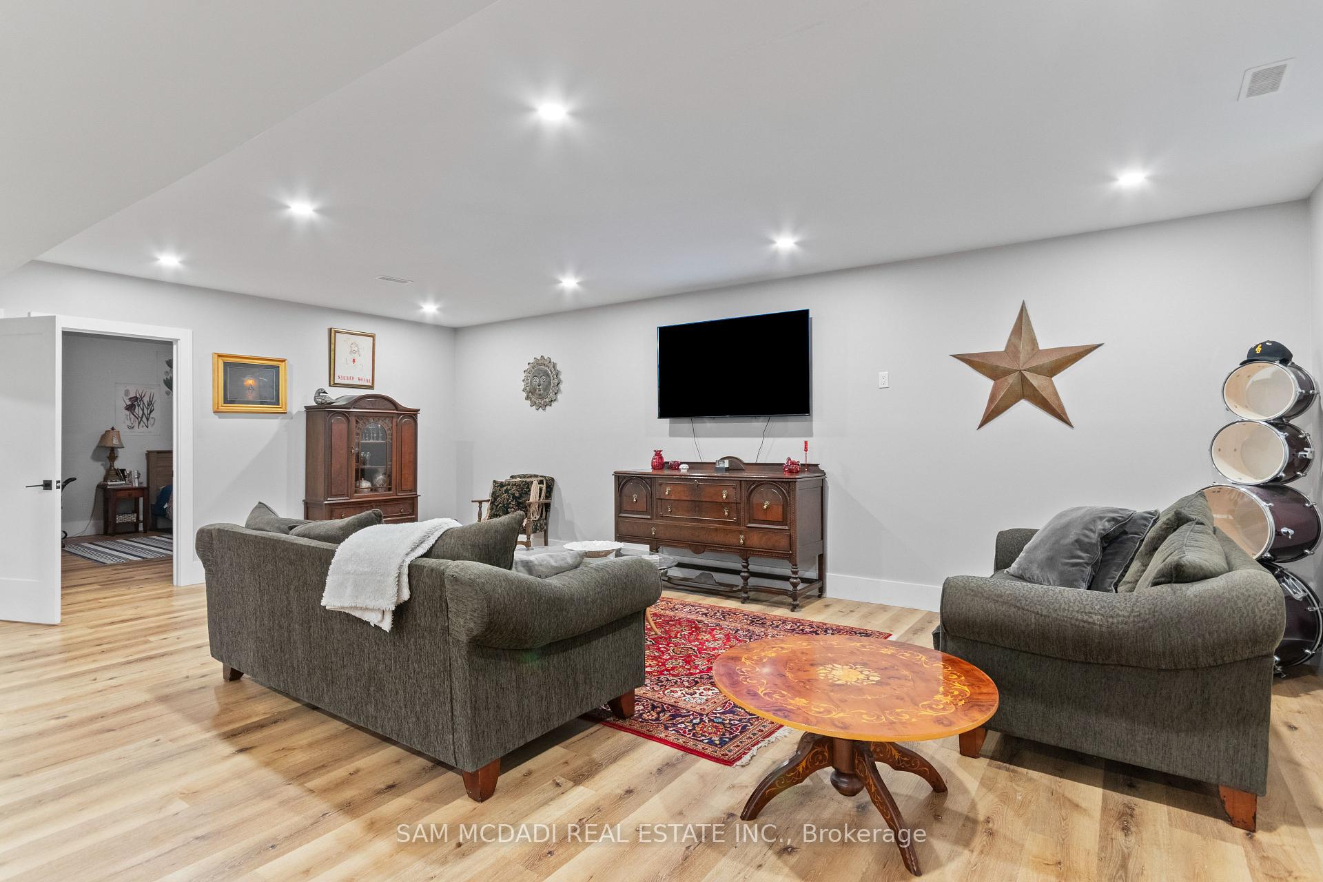 3047 Grenville Drive