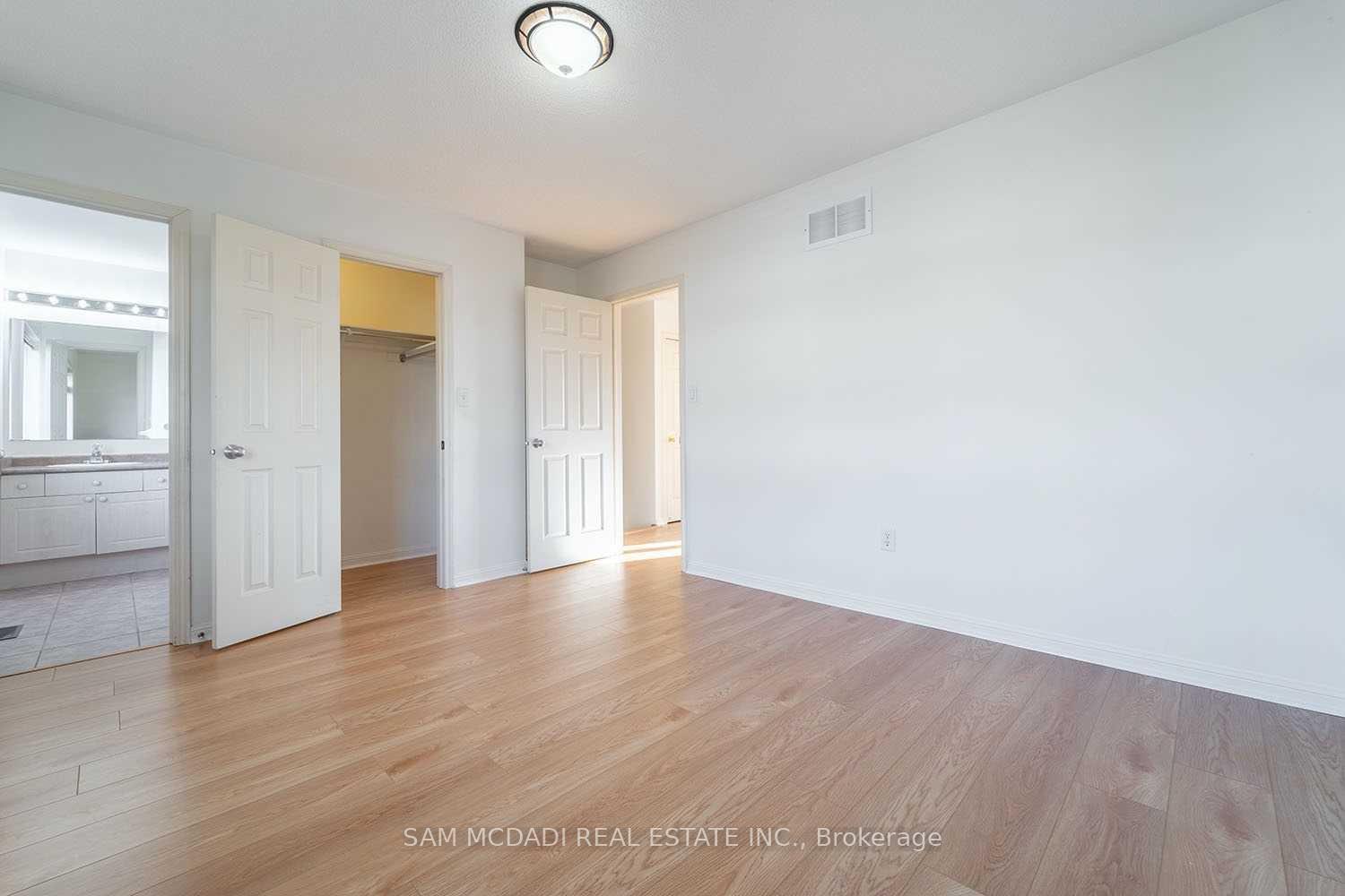 2447 Baintree Crescent