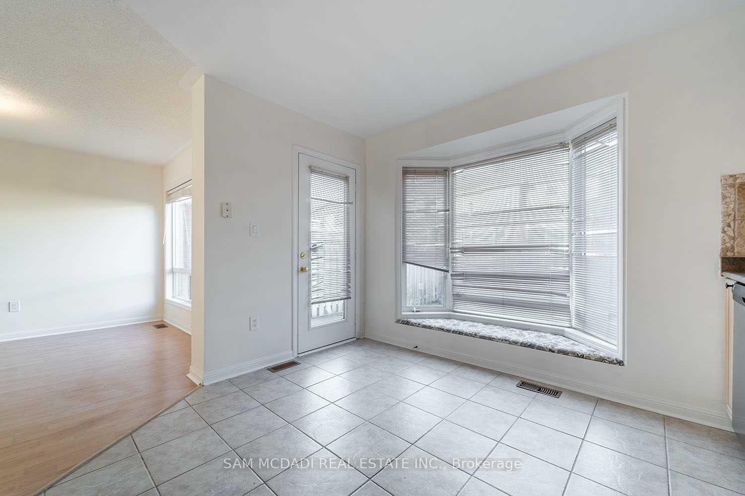2447 Baintree Crescent