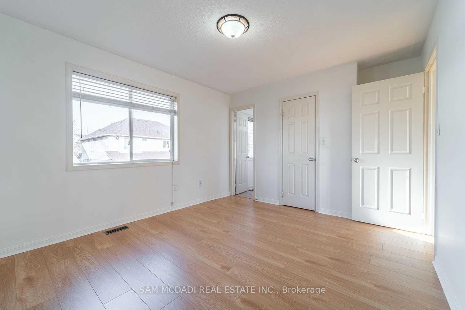 2447 Baintree Crescent