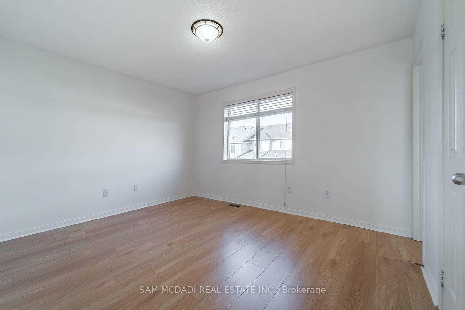 2447 Baintree Crescent
