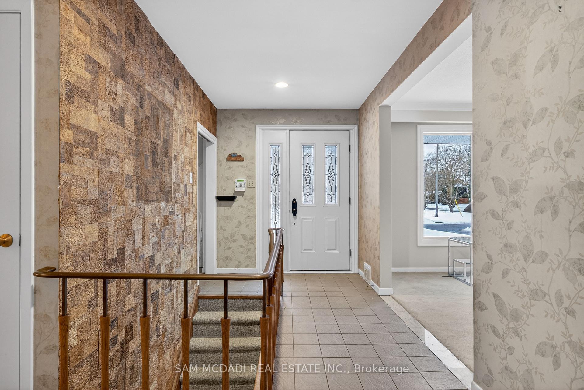 521 Vanessa Crescent