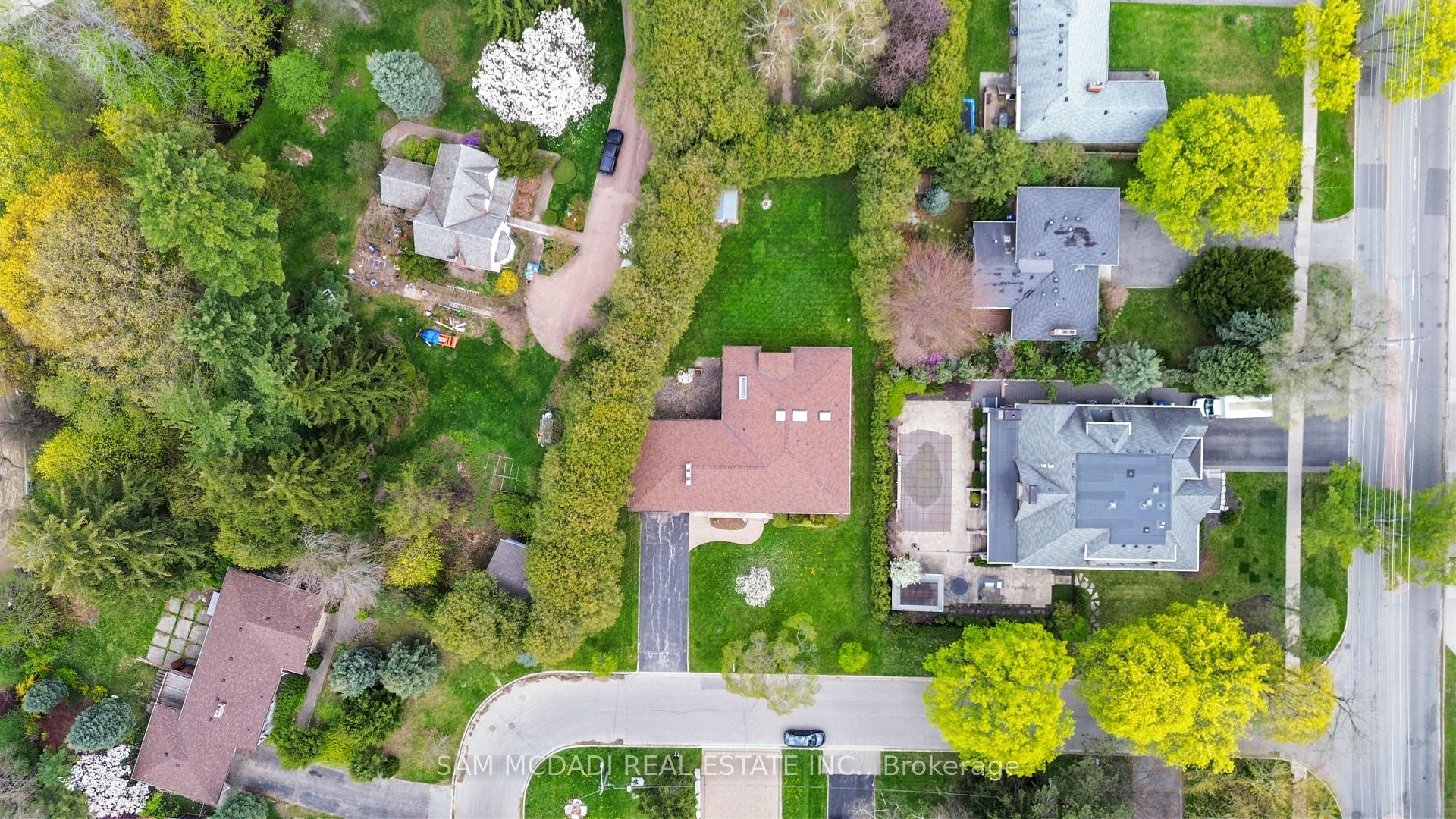 521 Vanessa Crescent