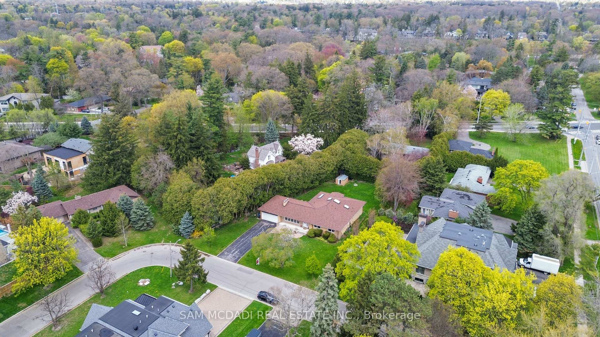 521 Vanessa Crescent