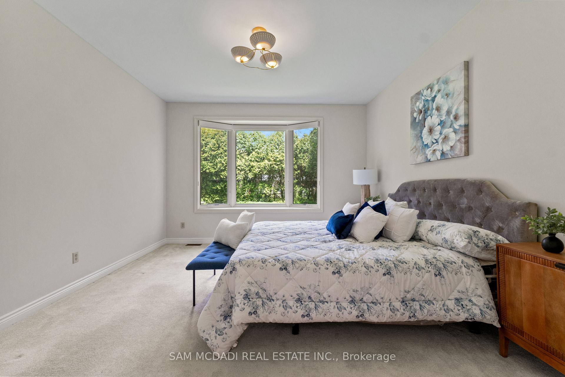 521 Vanessa Crescent
