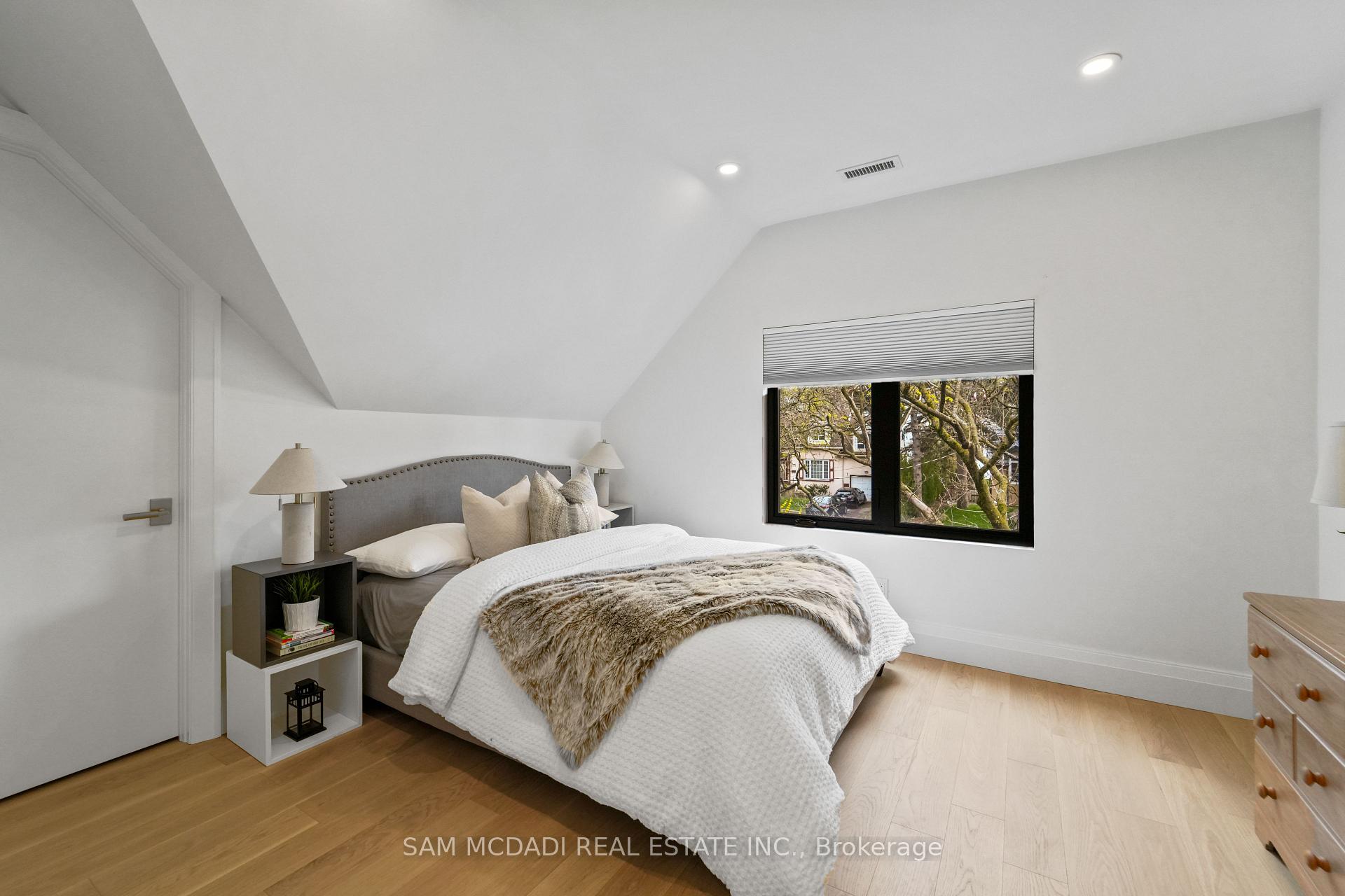 130 Lake Promenade