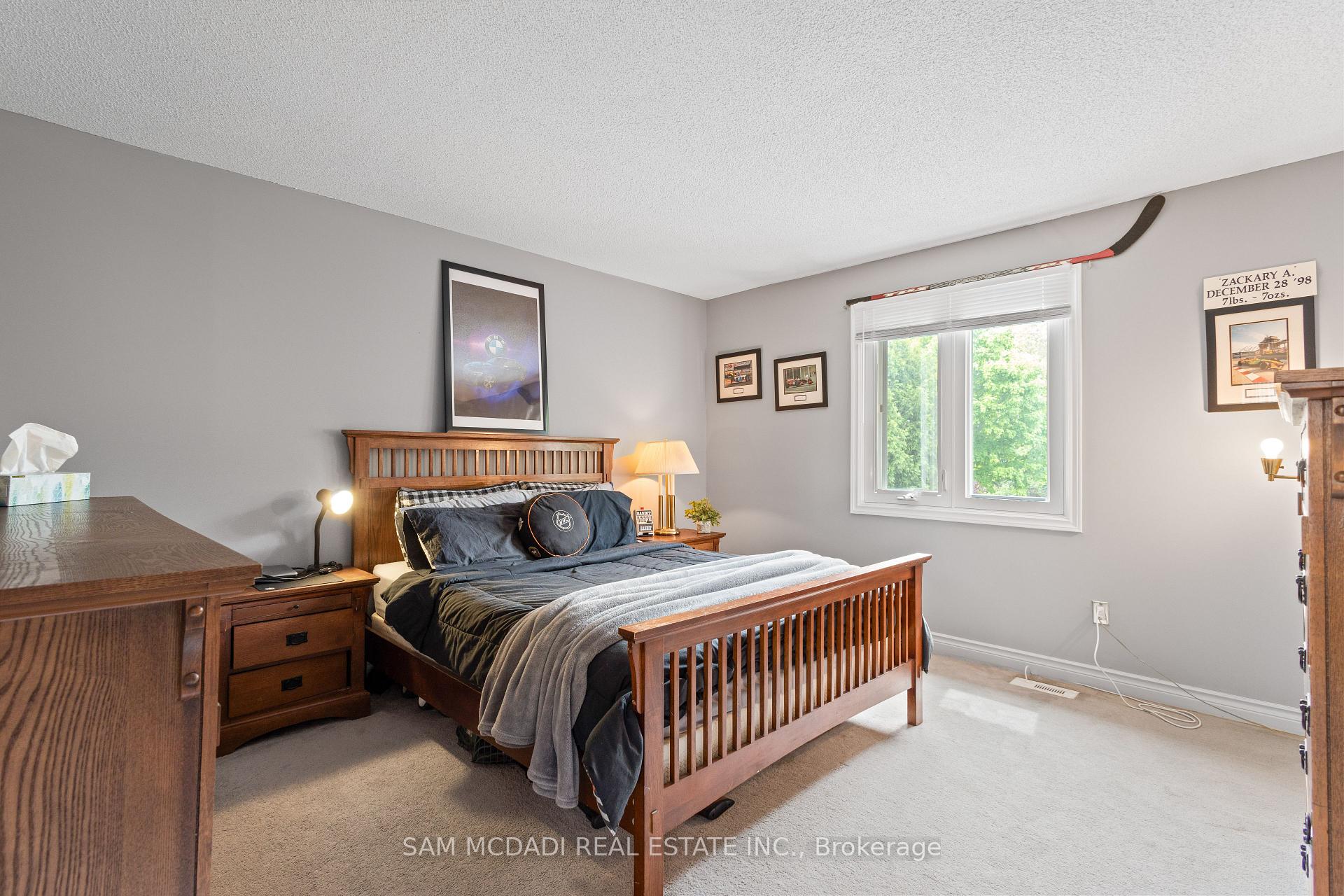 5465 Shorecrest Crescent