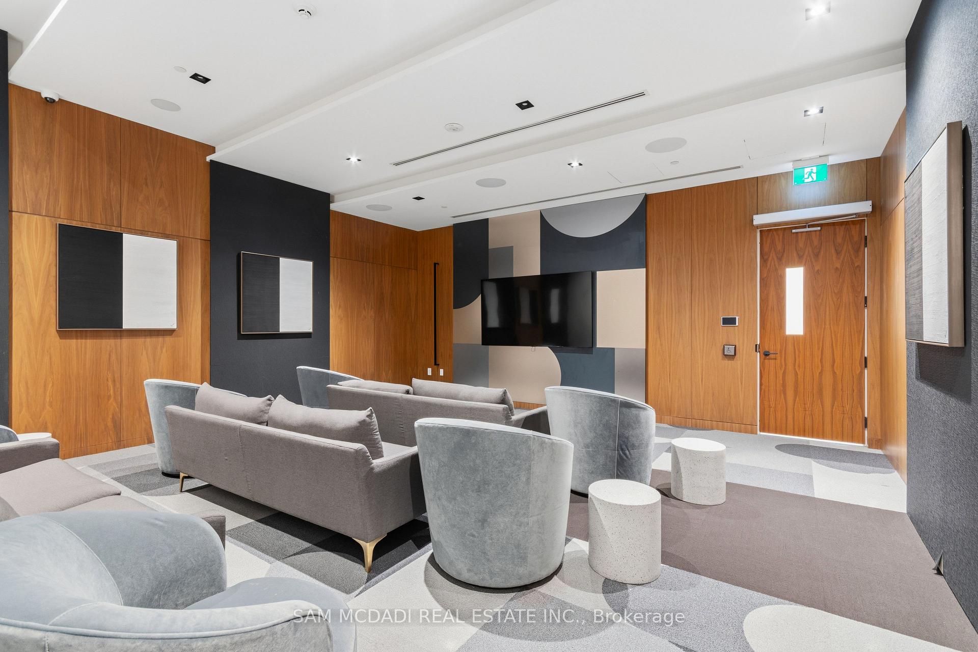509 Dundas Street 709