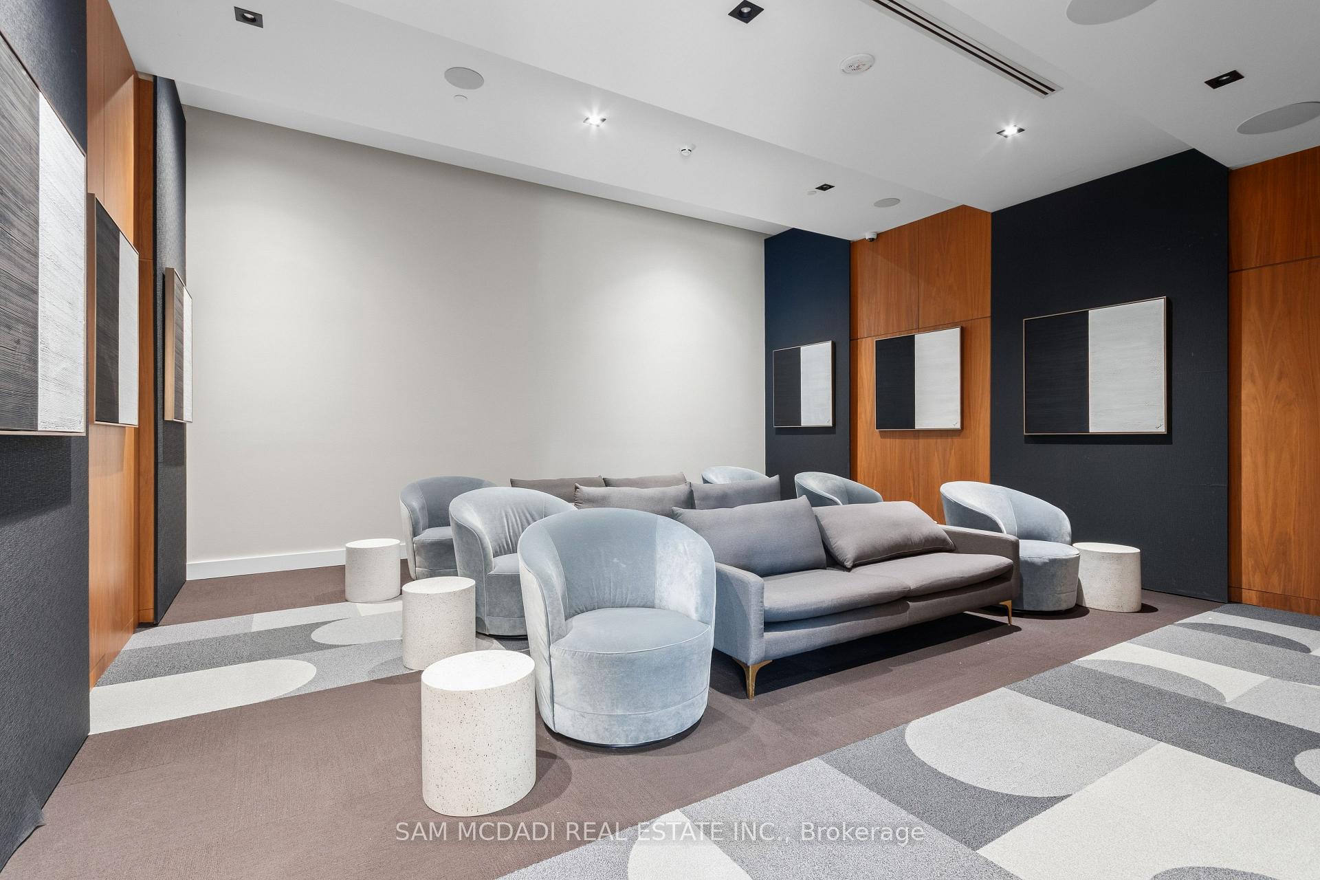 509 Dundas Street 709