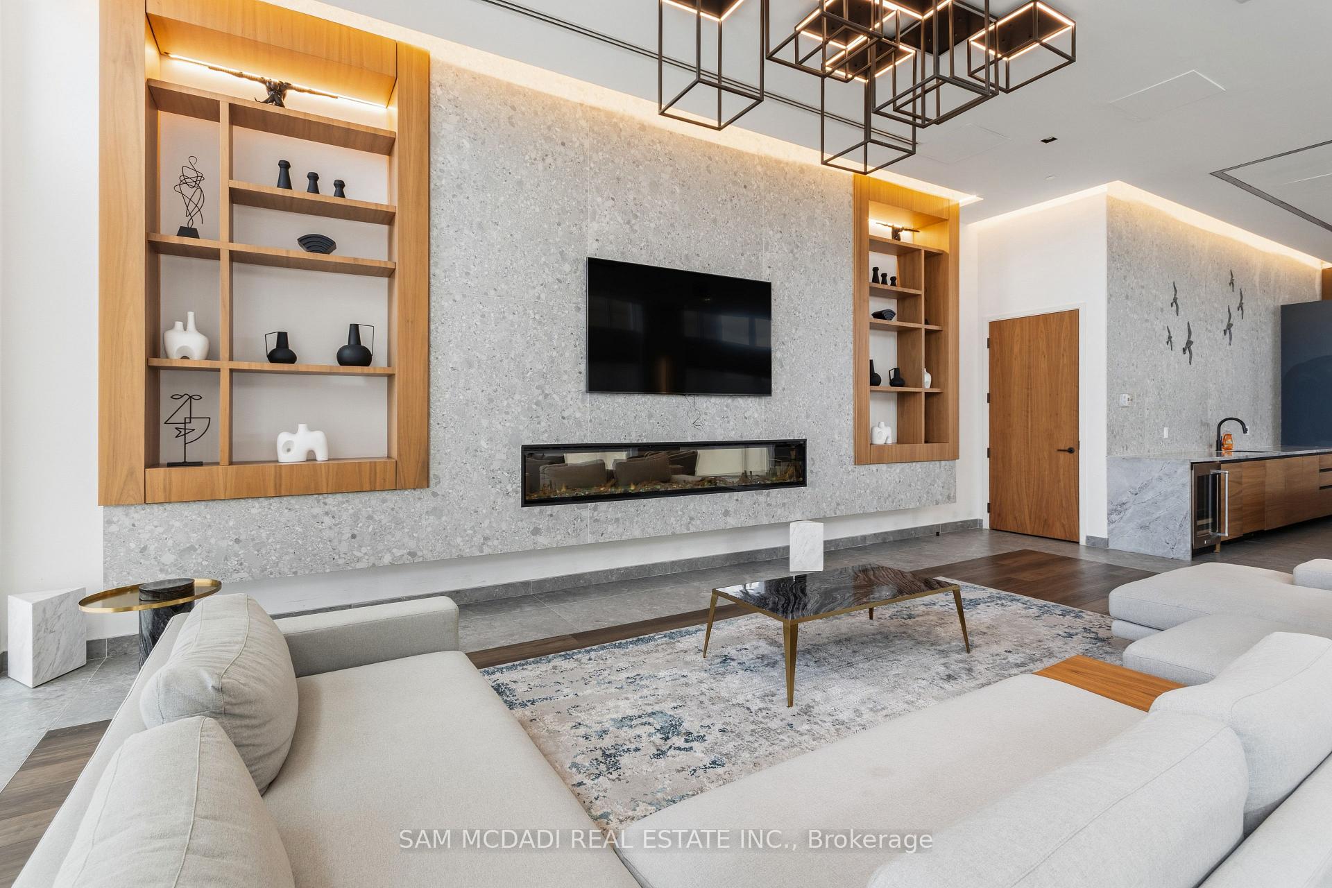 509 Dundas Street 709