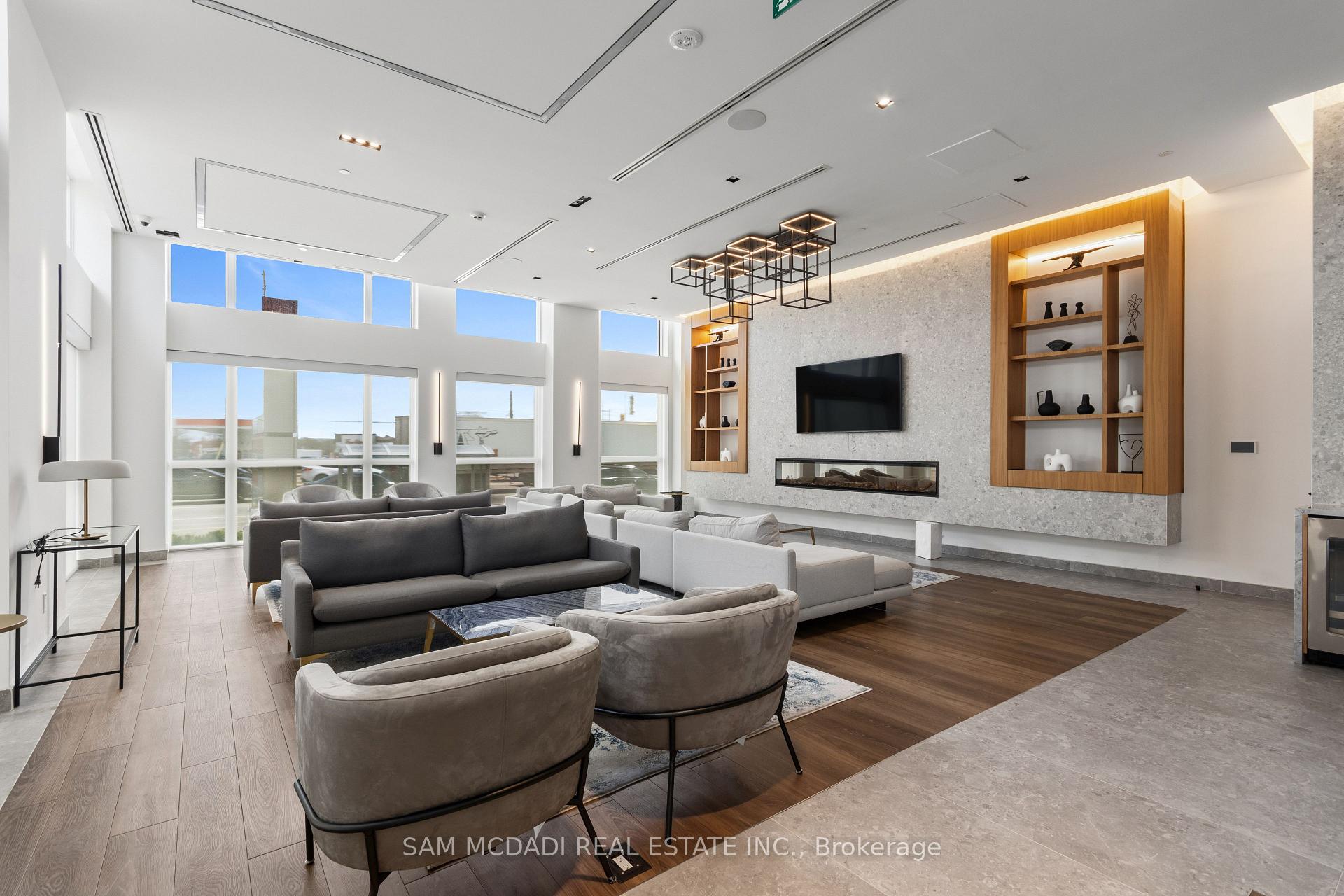 509 Dundas Street 709