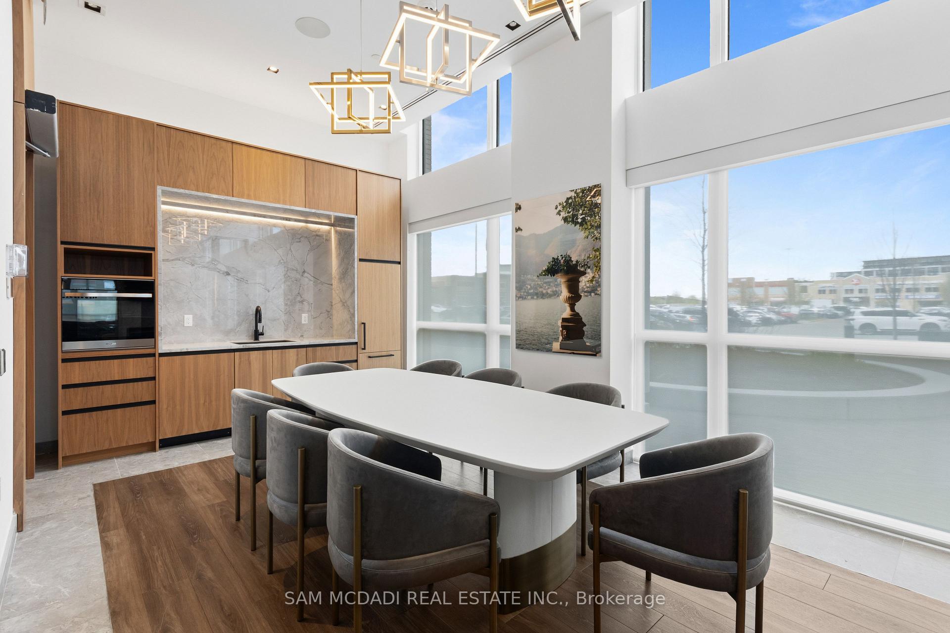 509 Dundas Street 709