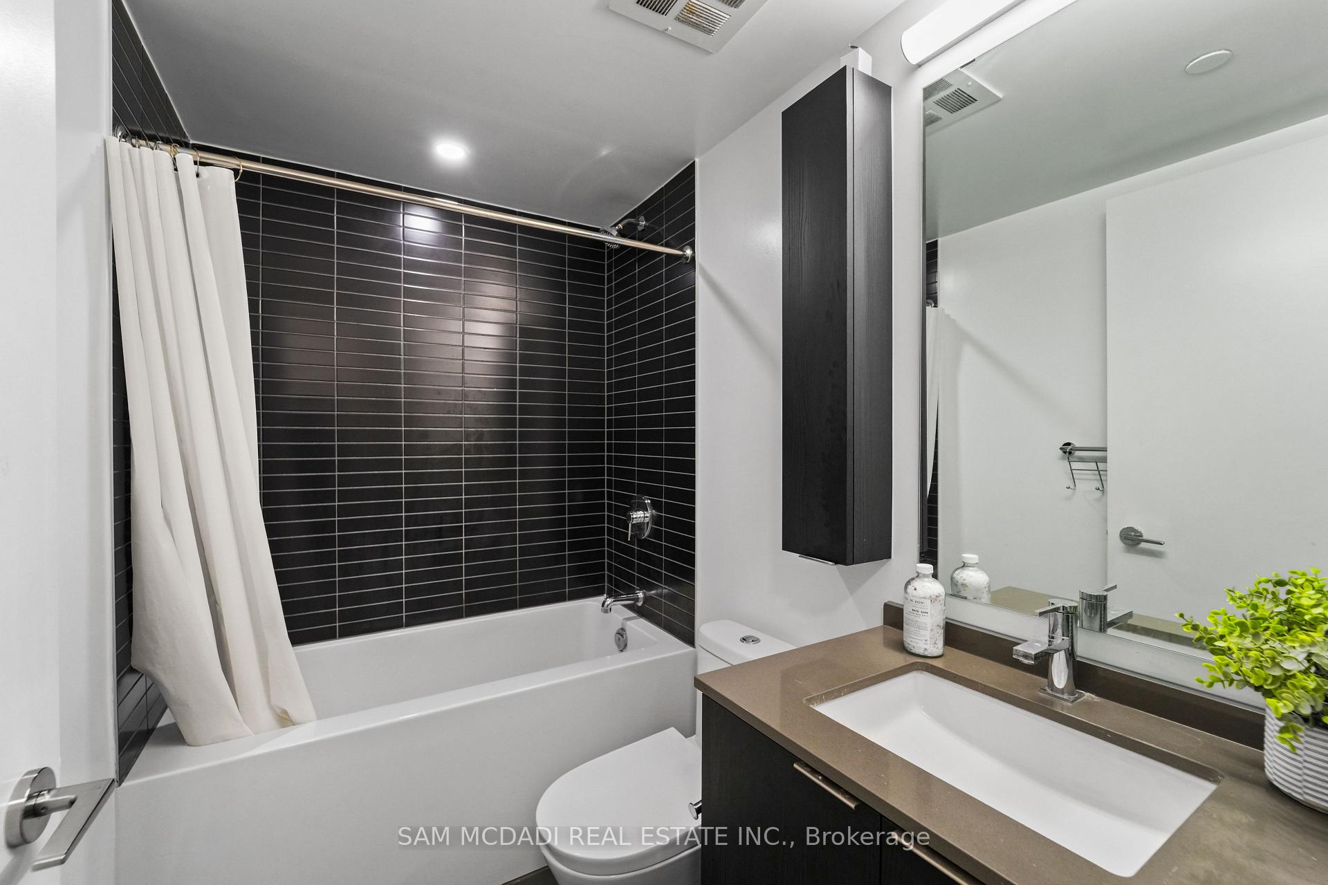 86 Dundas Street E 1513
