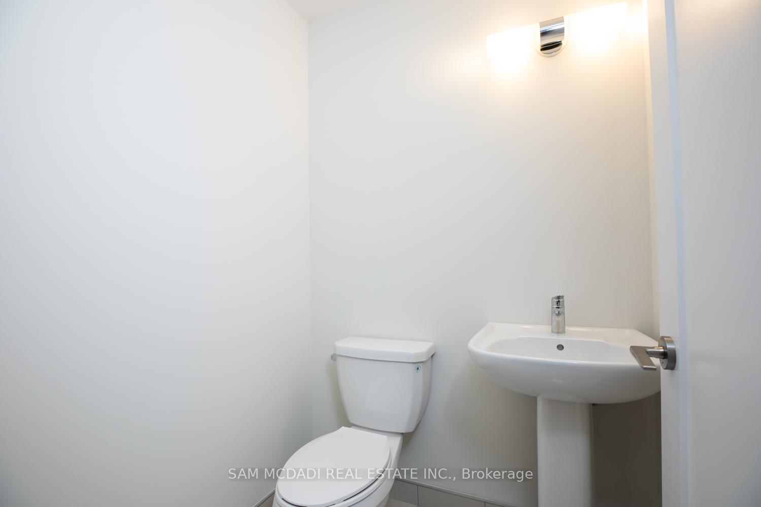 1180 Cawthra Road 102