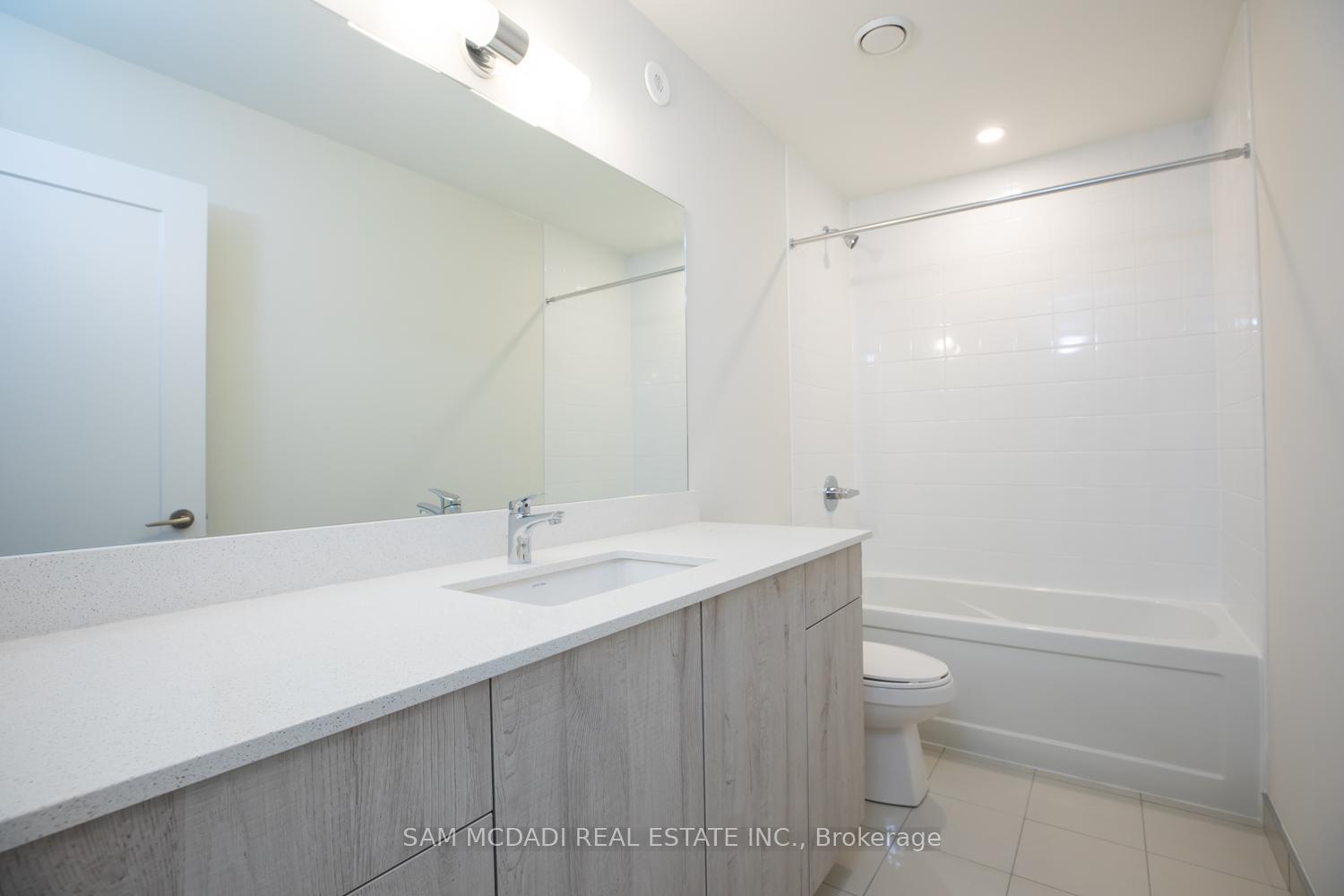 1180 Cawthra Road 102