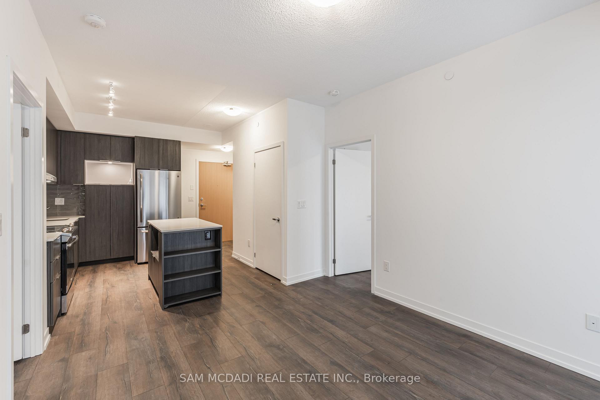 2520 Eglinton Avenue W 1714
