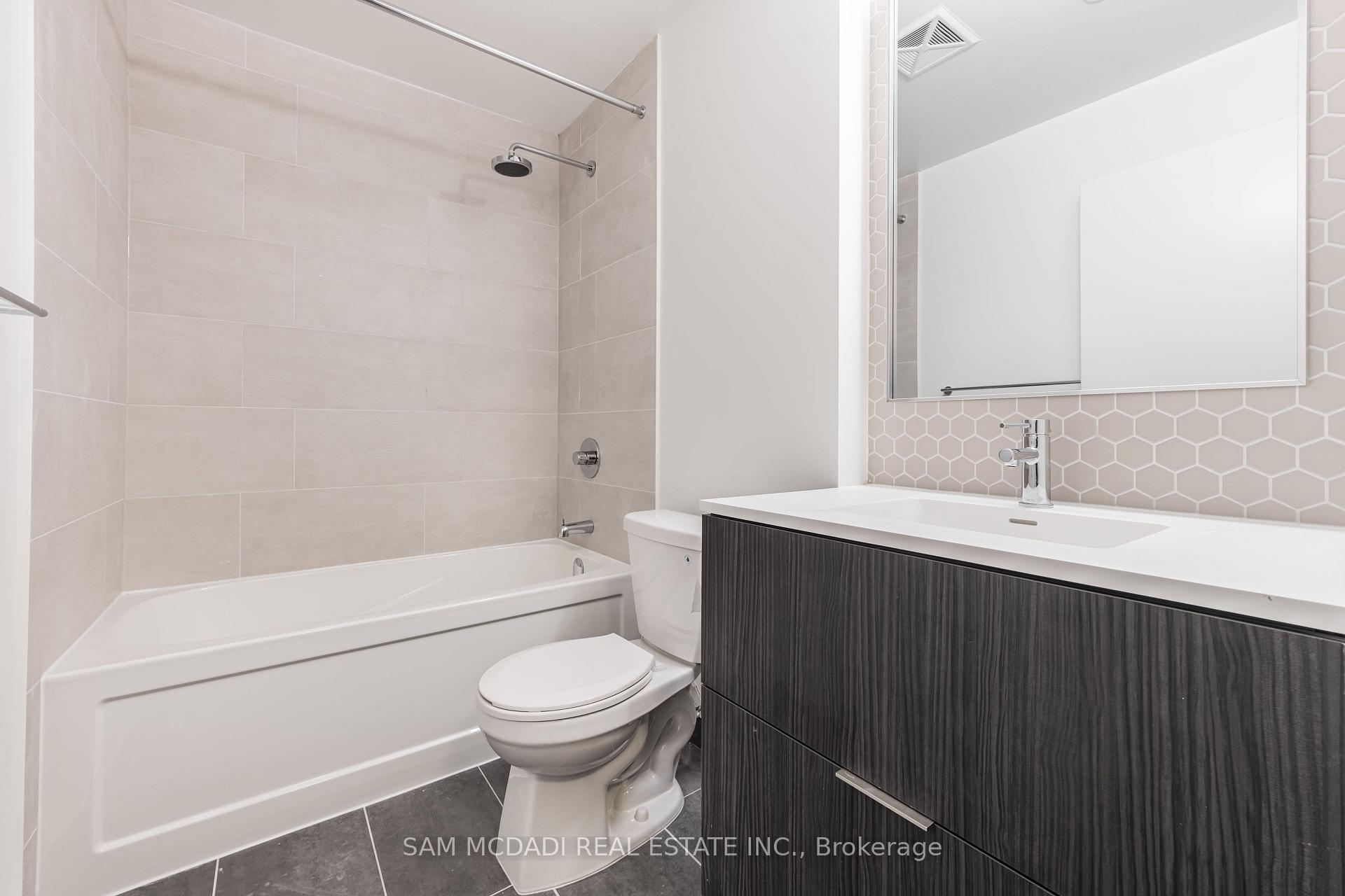 2520 Eglinton Avenue W 1714