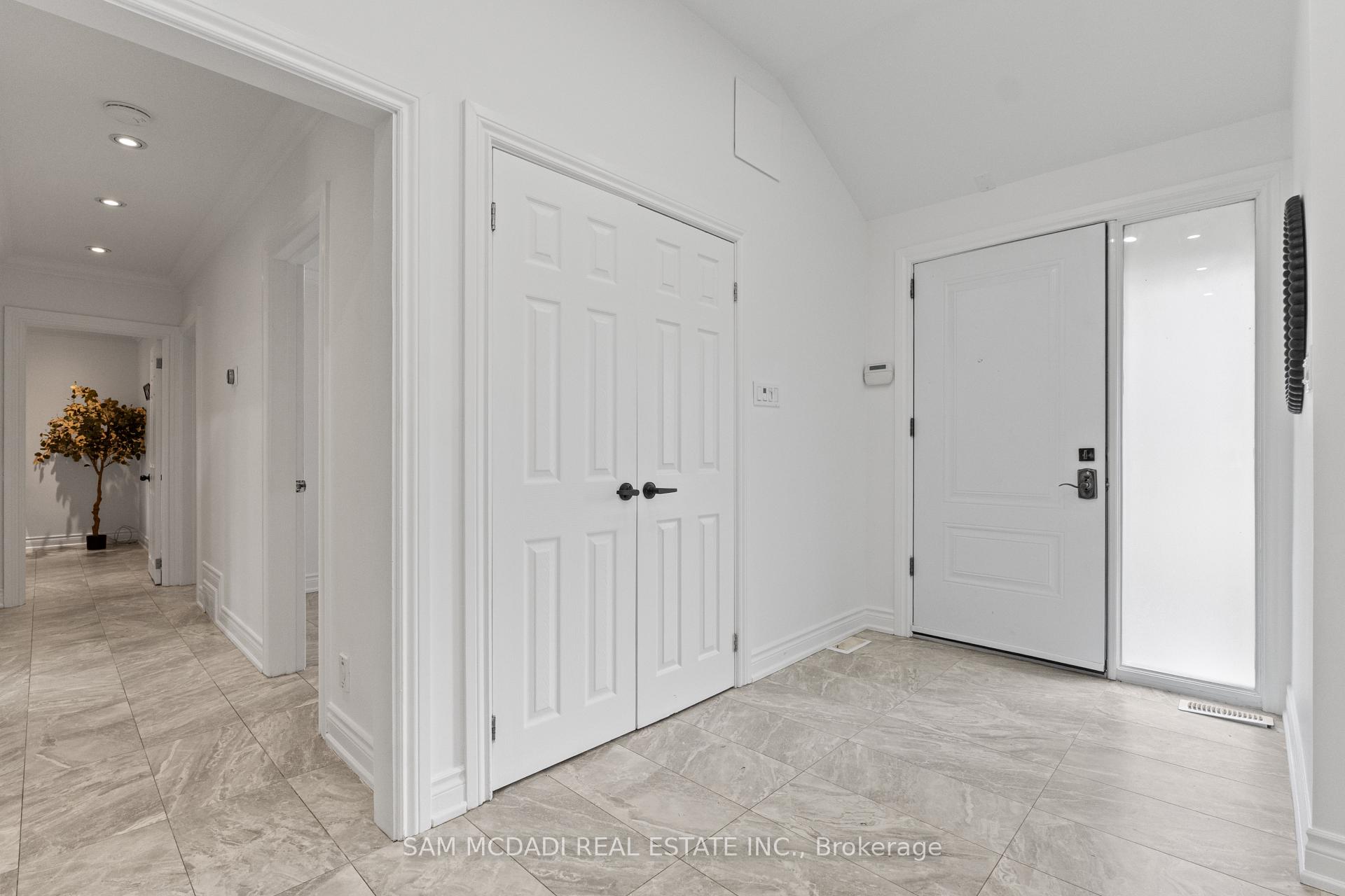 927 Ingersoll Court