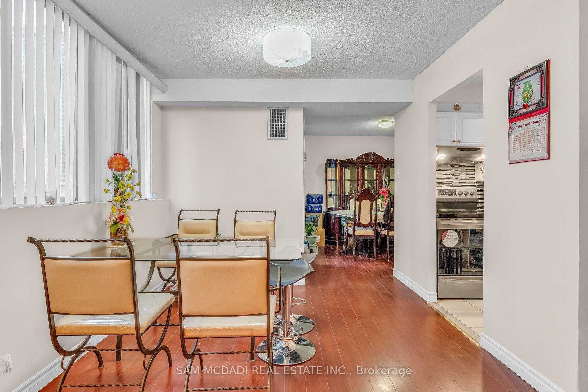 3590 Kaneff Crescent 605
