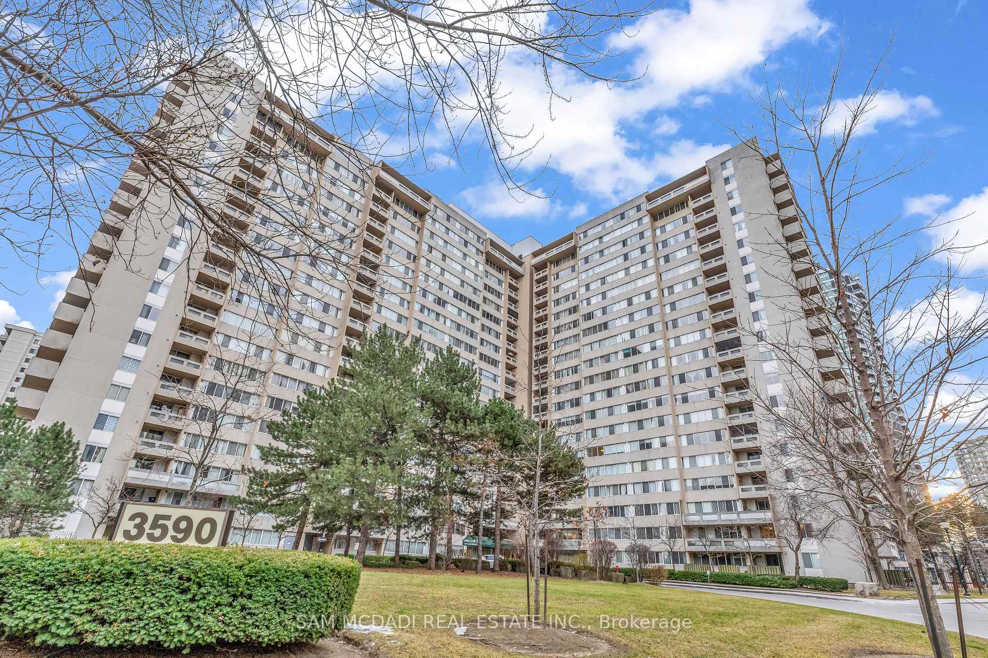 3590 Kaneff Crescent 605
