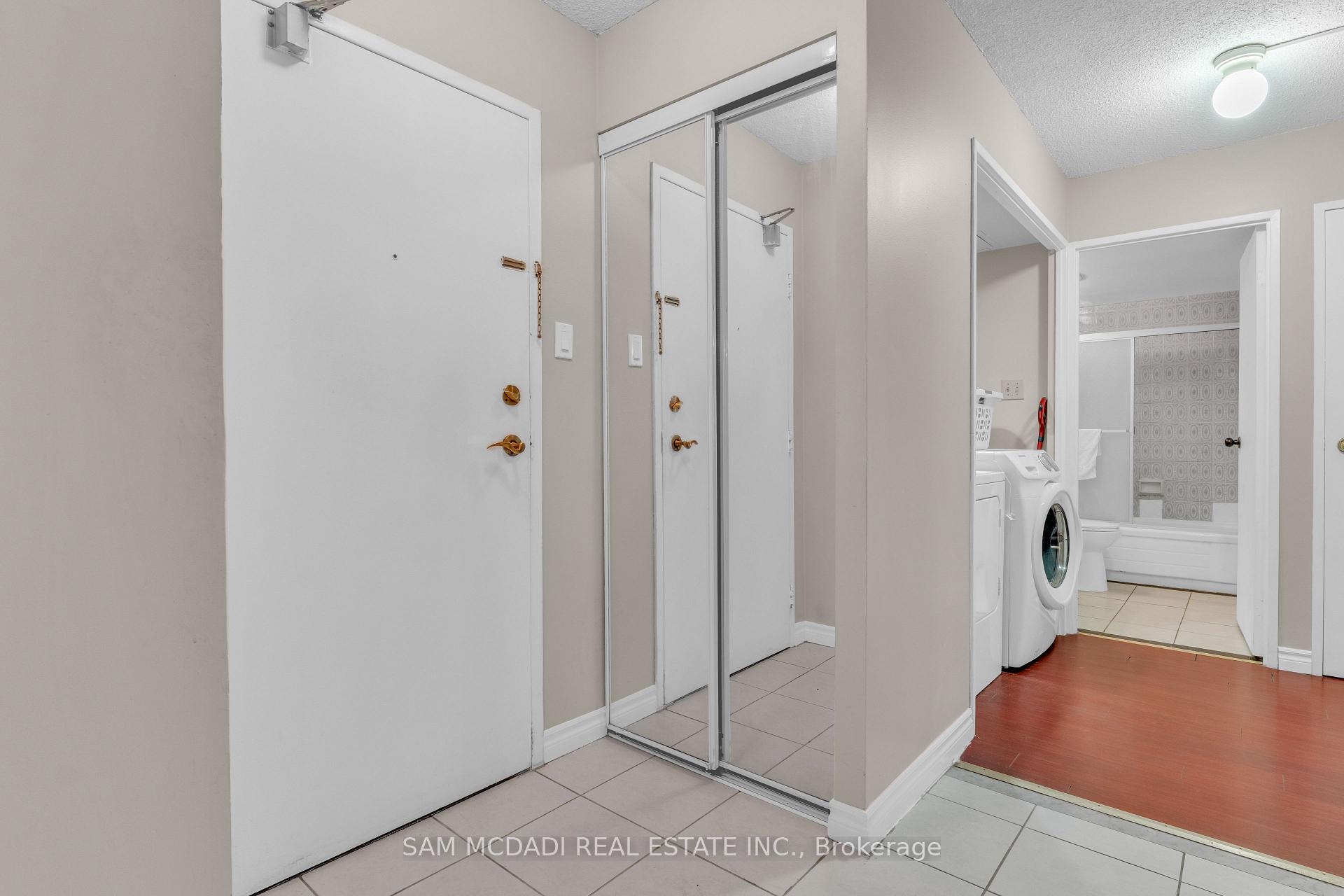 3590 Kaneff Crescent 605