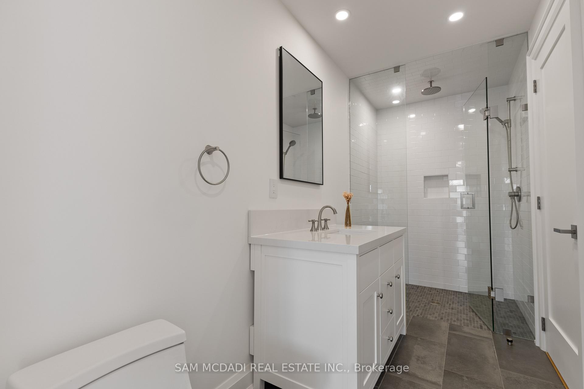 4 Iroquois Avenue