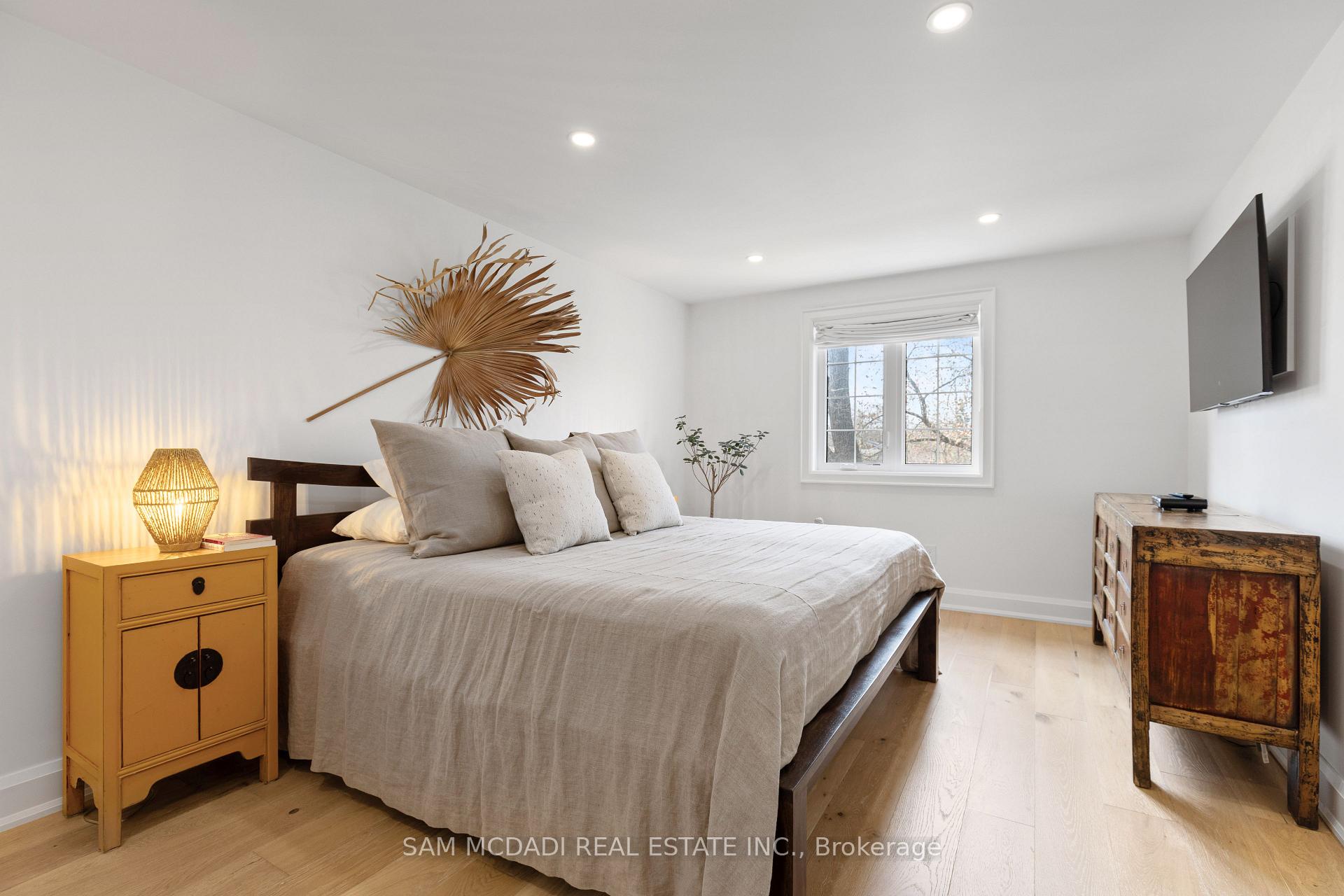 4 Iroquois Avenue