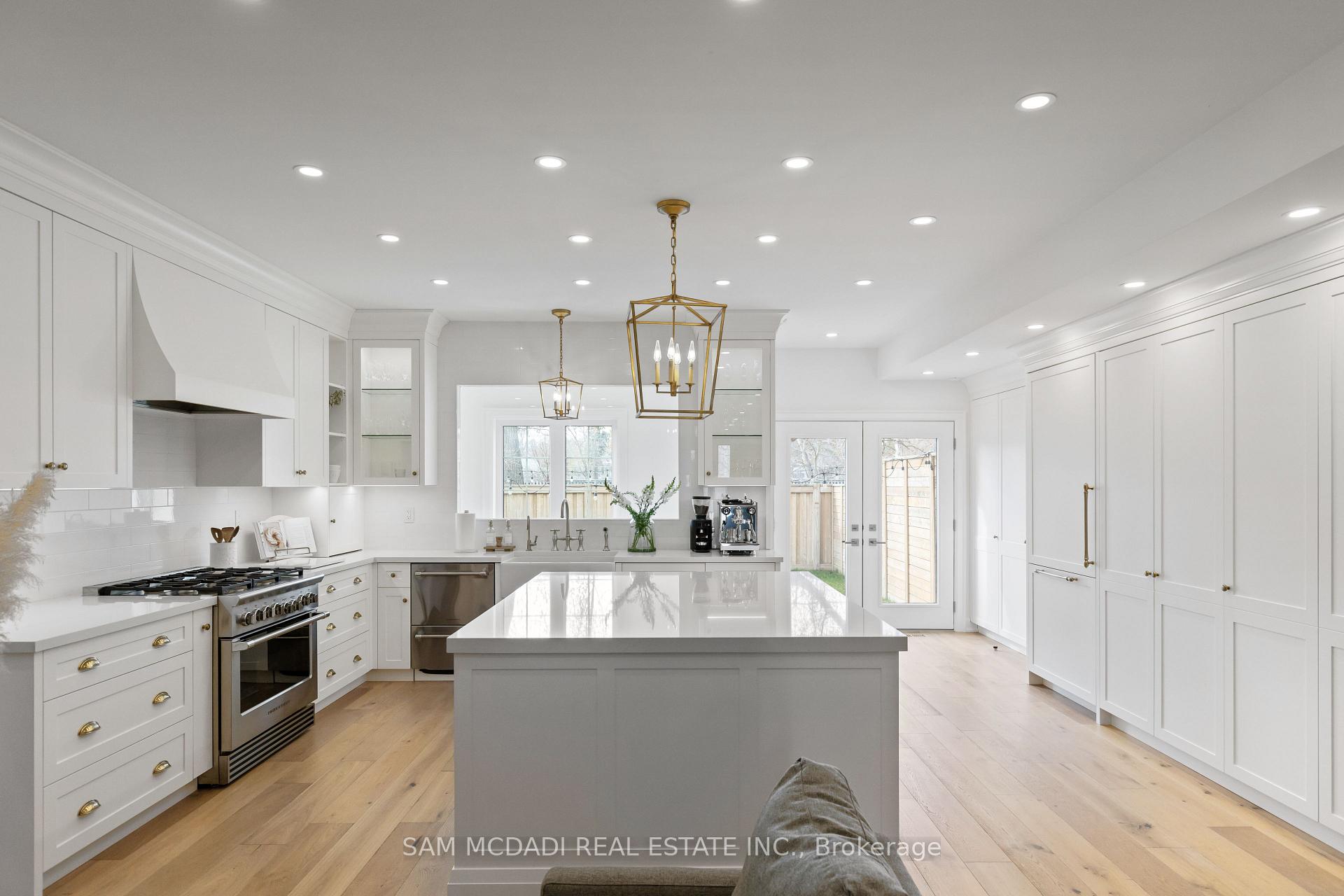 4 Iroquois Avenue