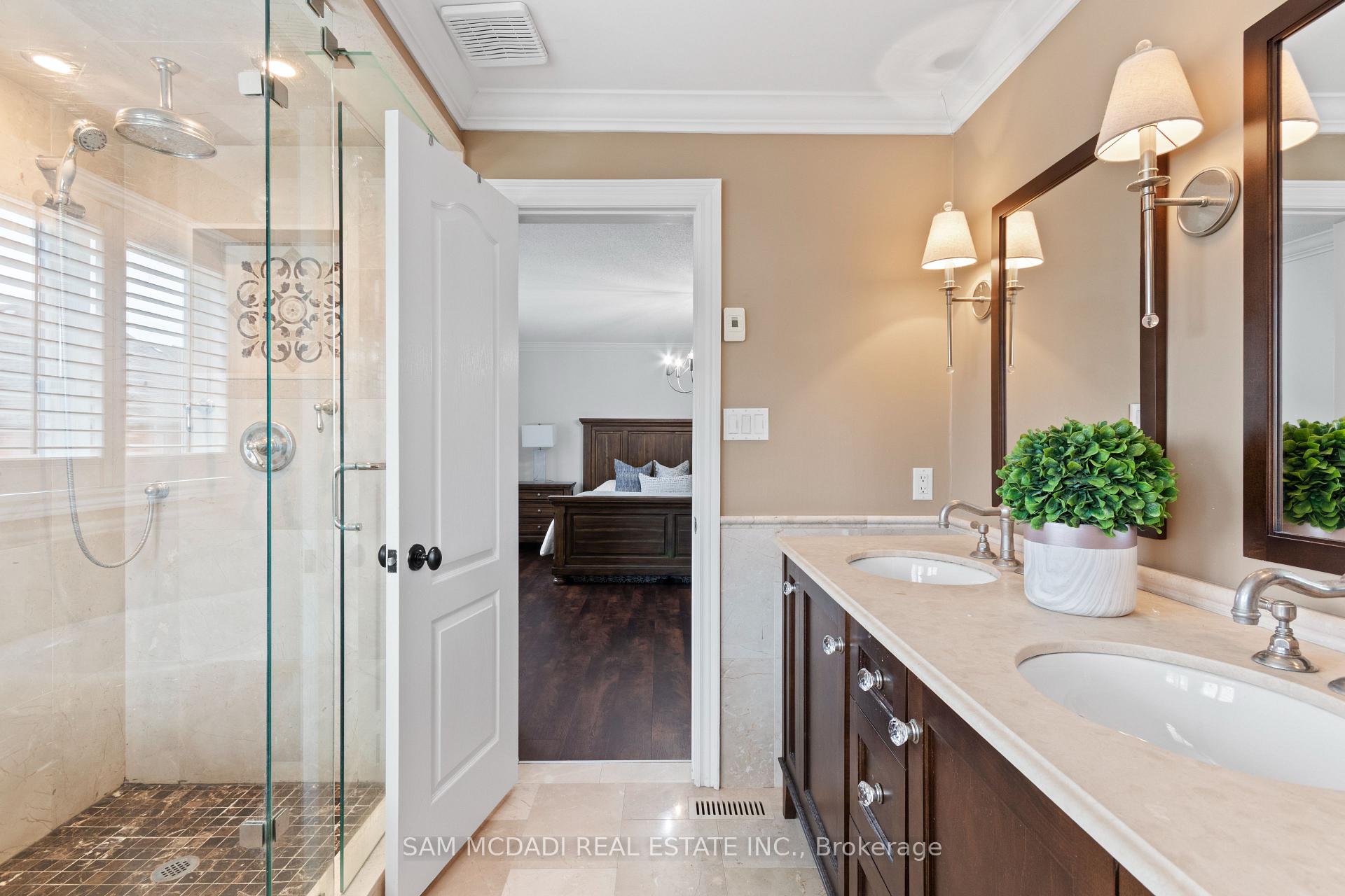 964 Queen Street W