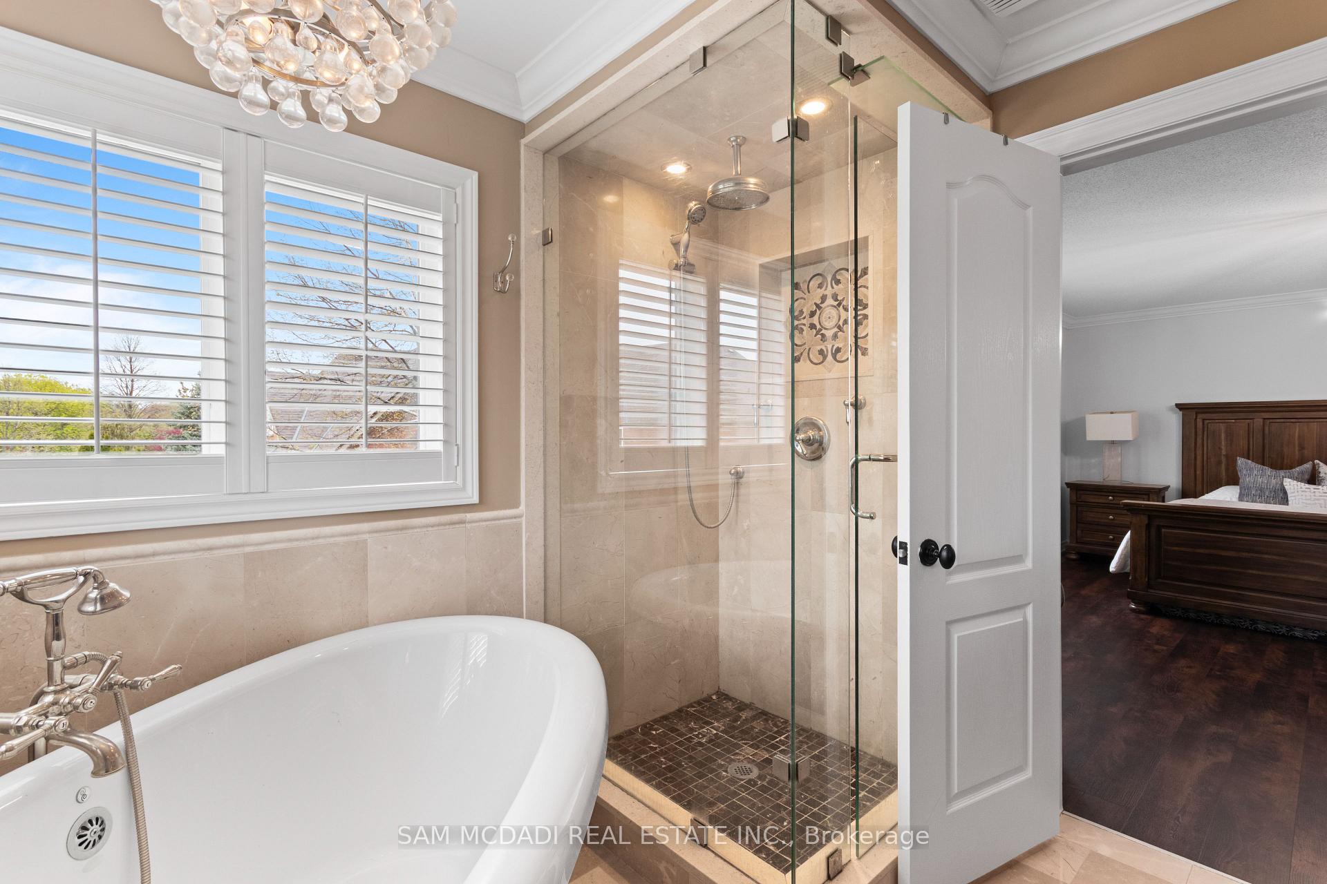 964 Queen Street W