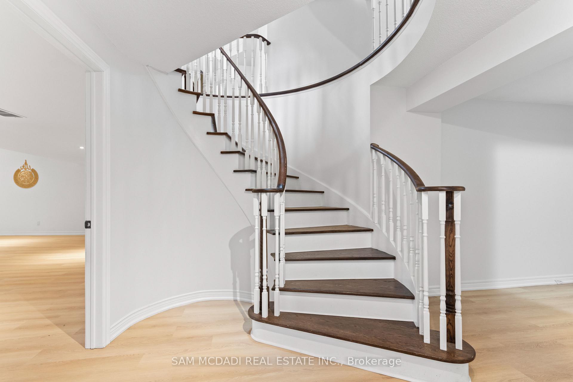 964 Queen Street W
