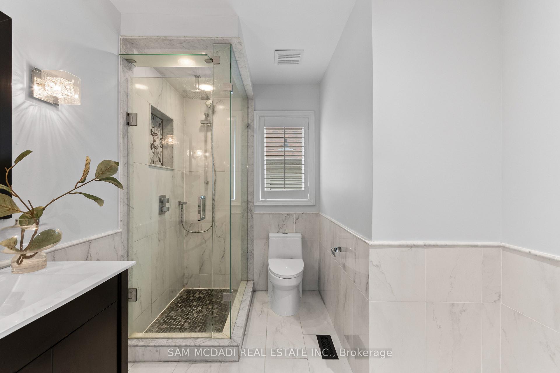 964 Queen Street W