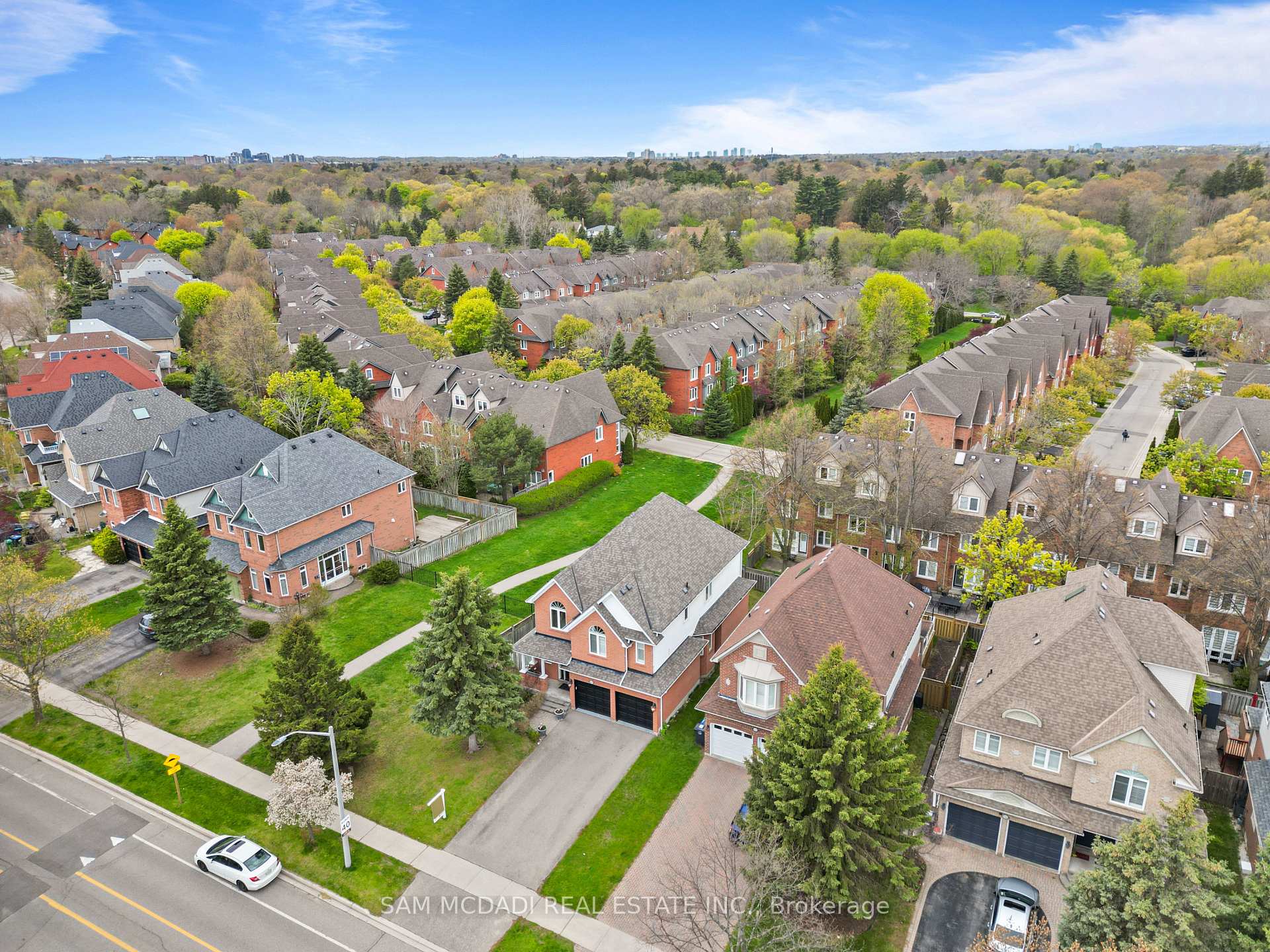 964 Queen Street W