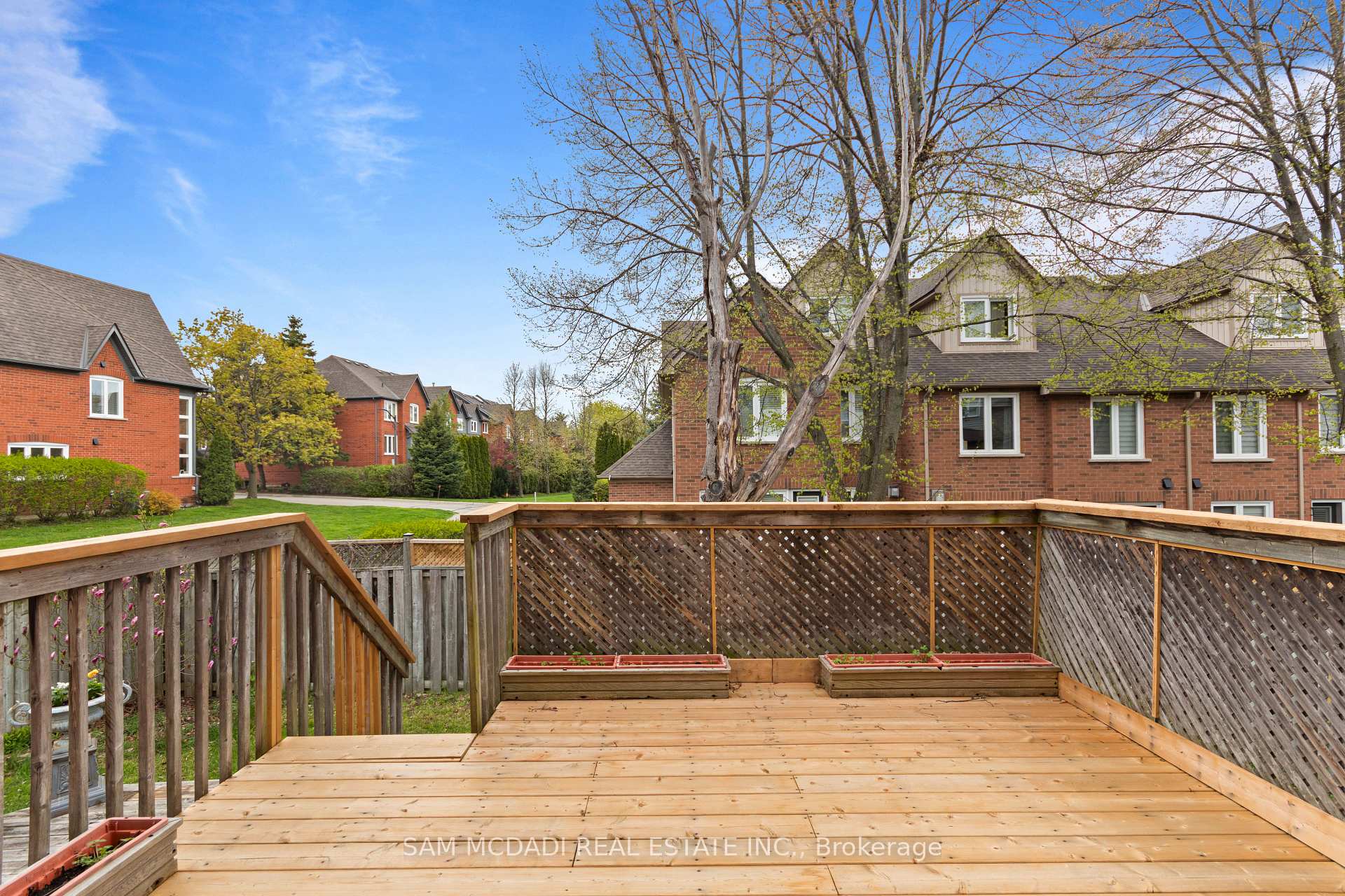 964 Queen Street W