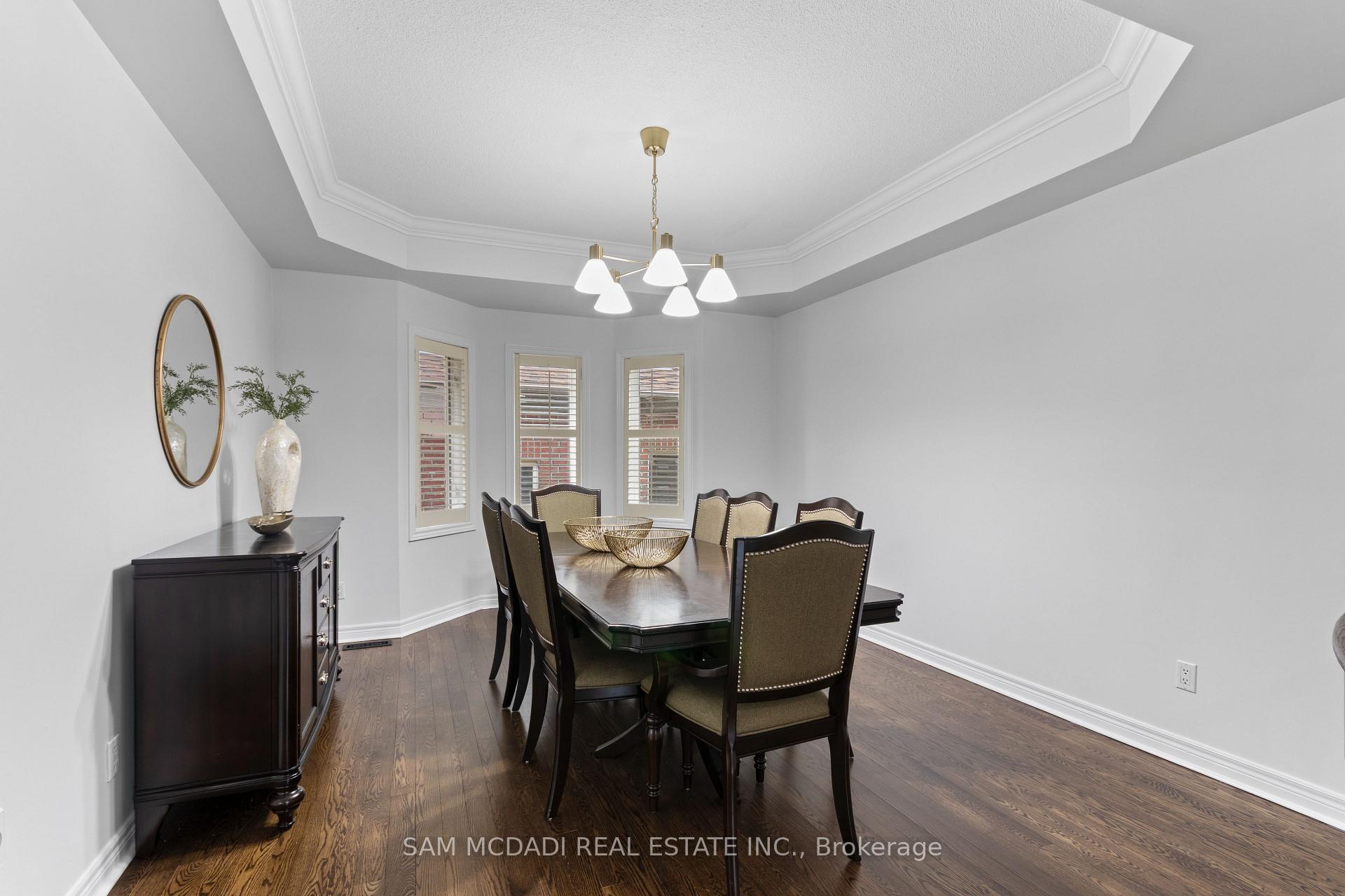 964 Queen Street W