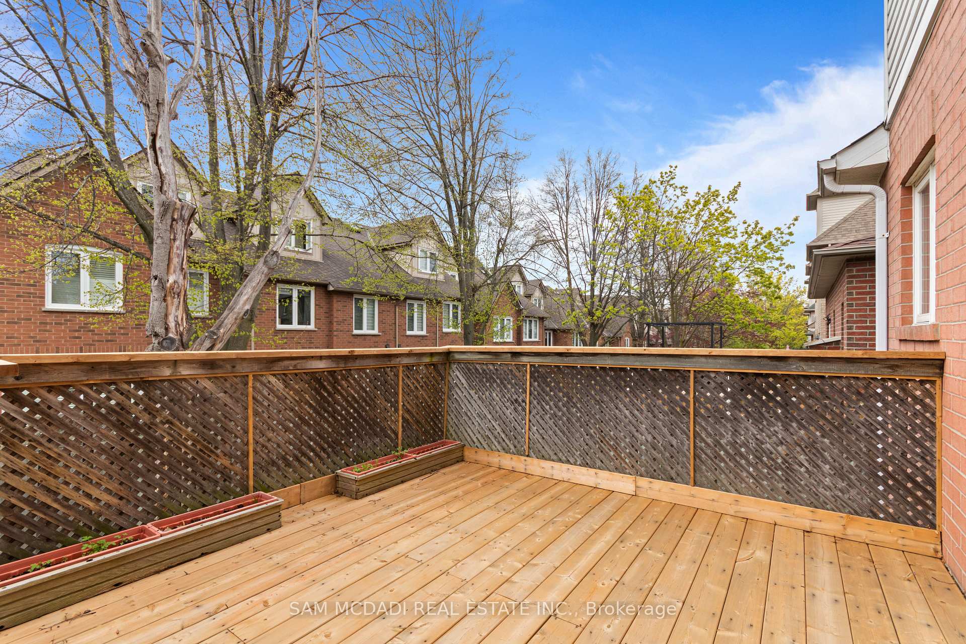 964 Queen Street W