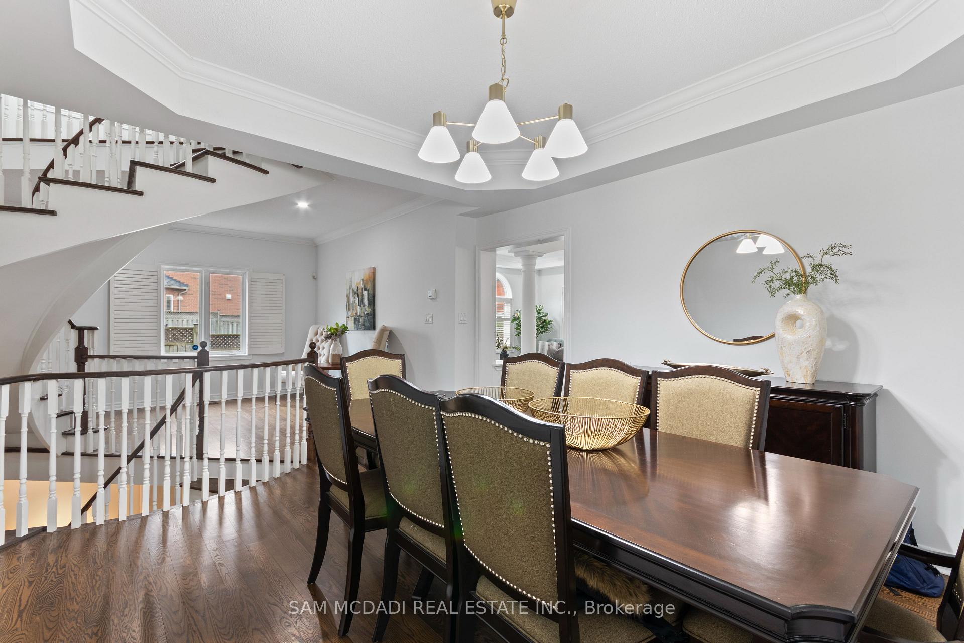 964 Queen Street W