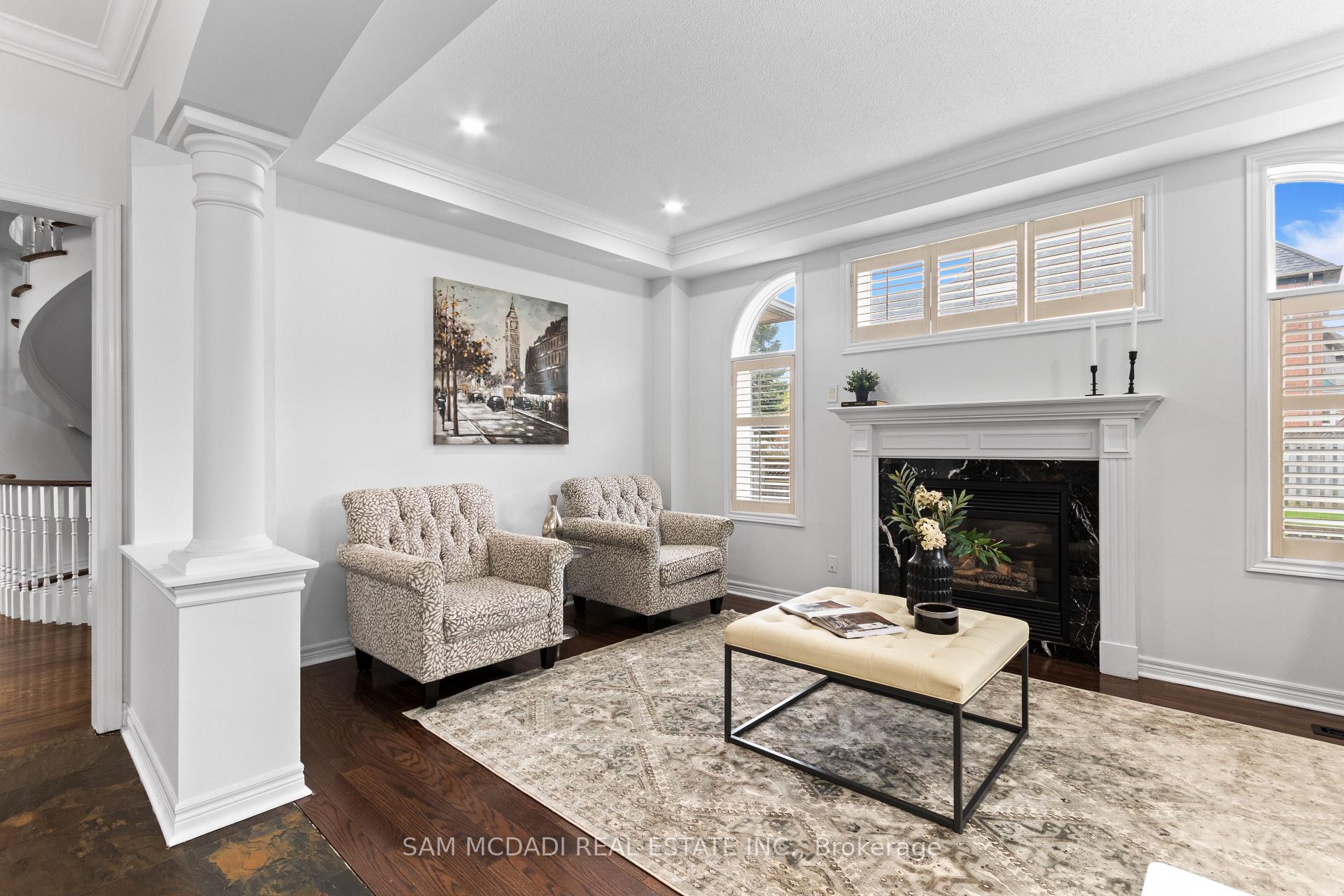964 Queen Street W