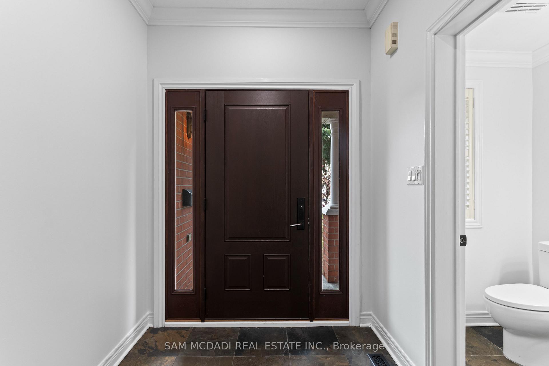 964 Queen Street W