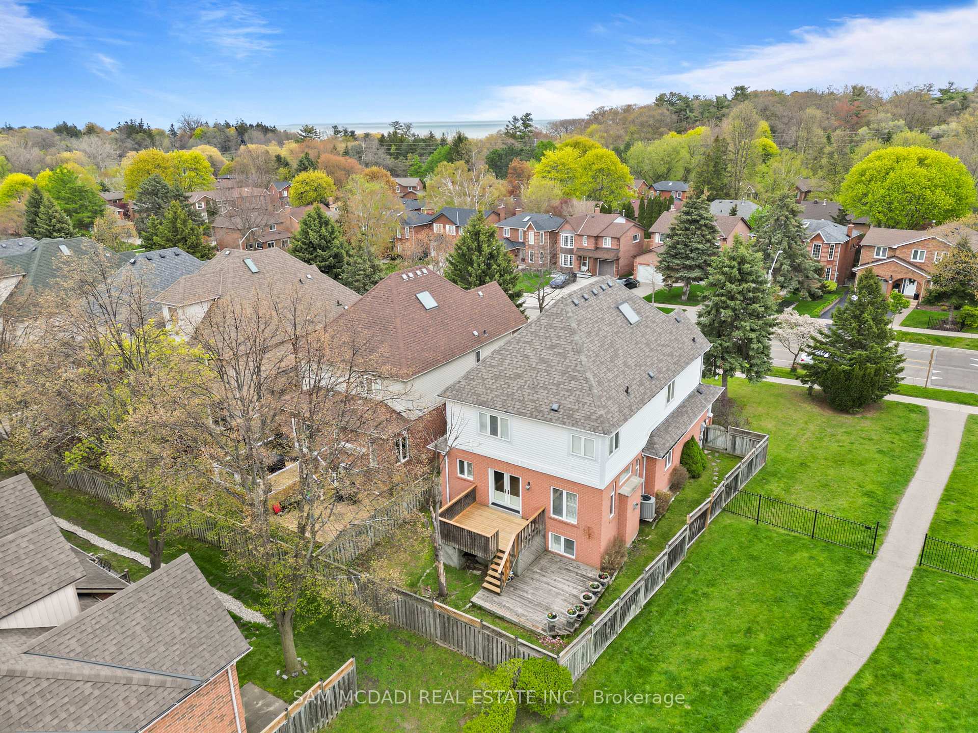 964 Queen Street W