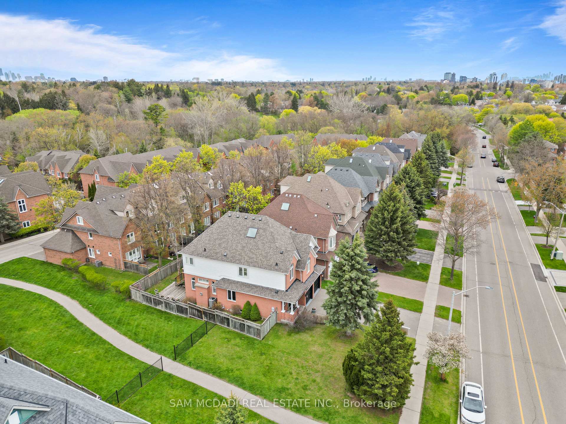 964 Queen Street W