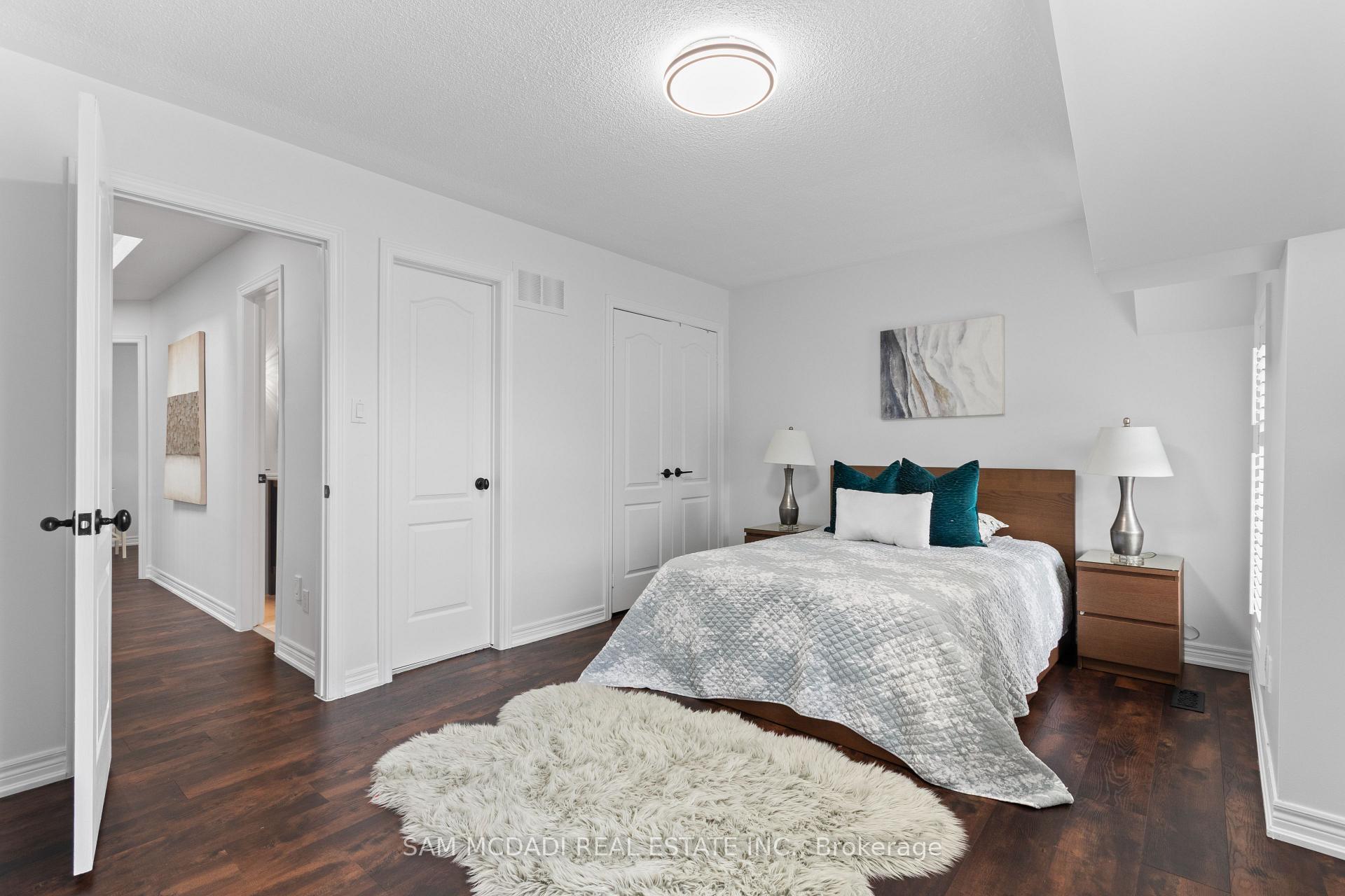 964 Queen Street W