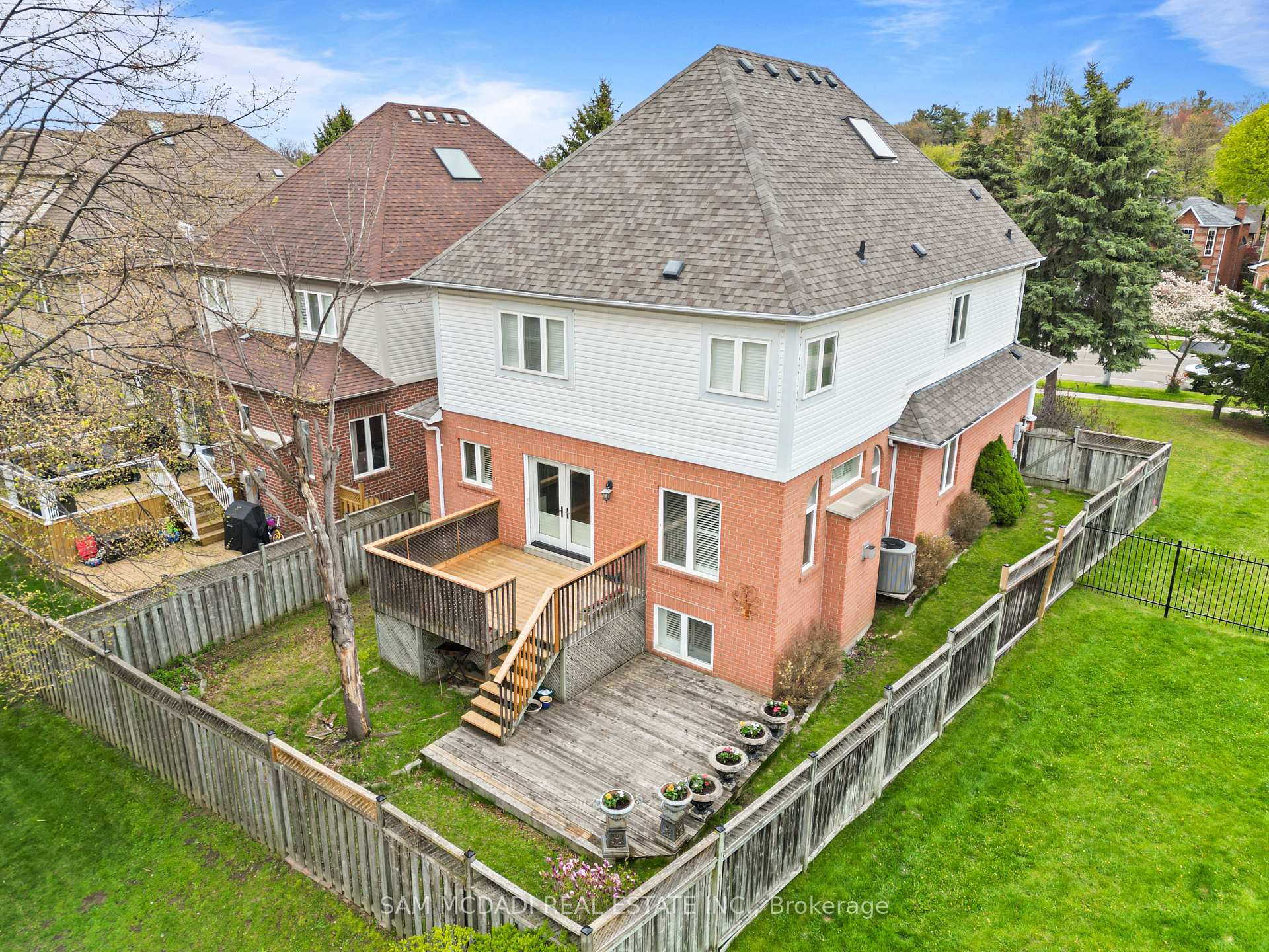 964 Queen Street W