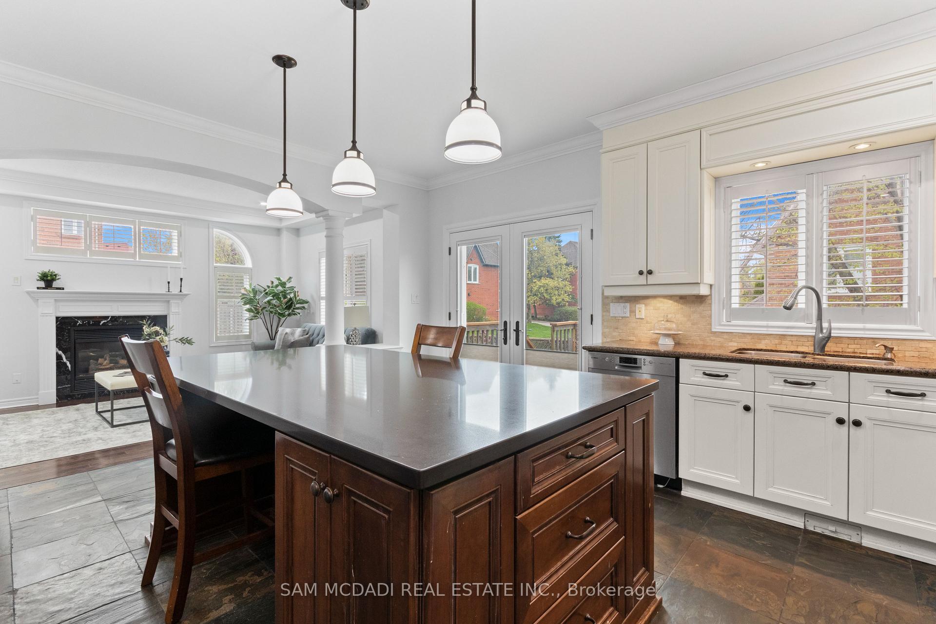 964 Queen Street W